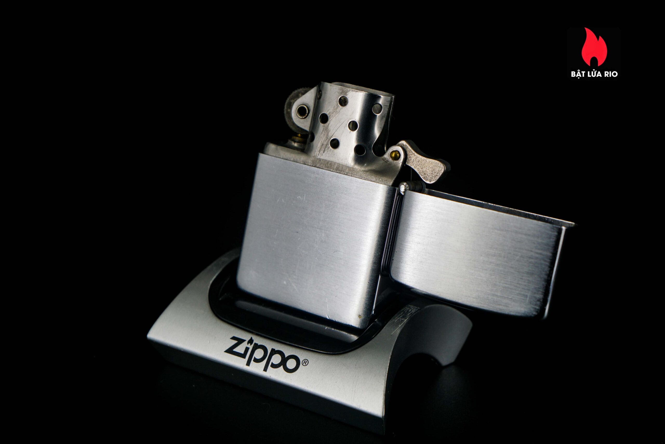 Zippo Xưa 1965 – Manchester Farm 42 Zippo Xưa 1965 – Manchester Farm 4
