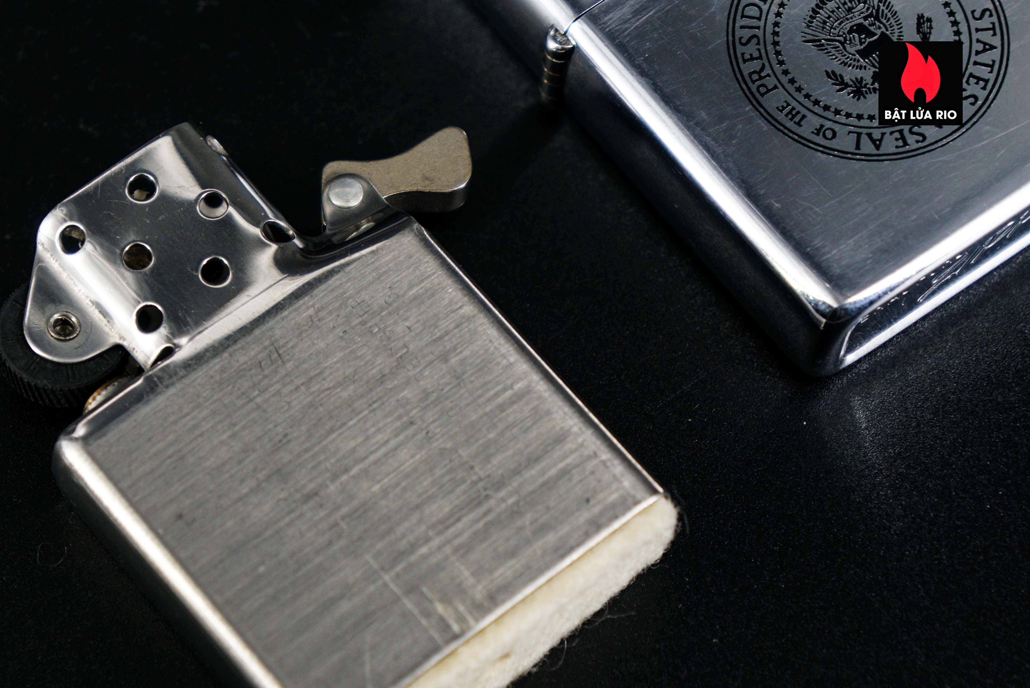 Zippo Xưa 1973 – Seal Of The President Of The United States – Army One 36 Zippo Xưa 1972 – Seal Of The President Of The United States – Army One 3