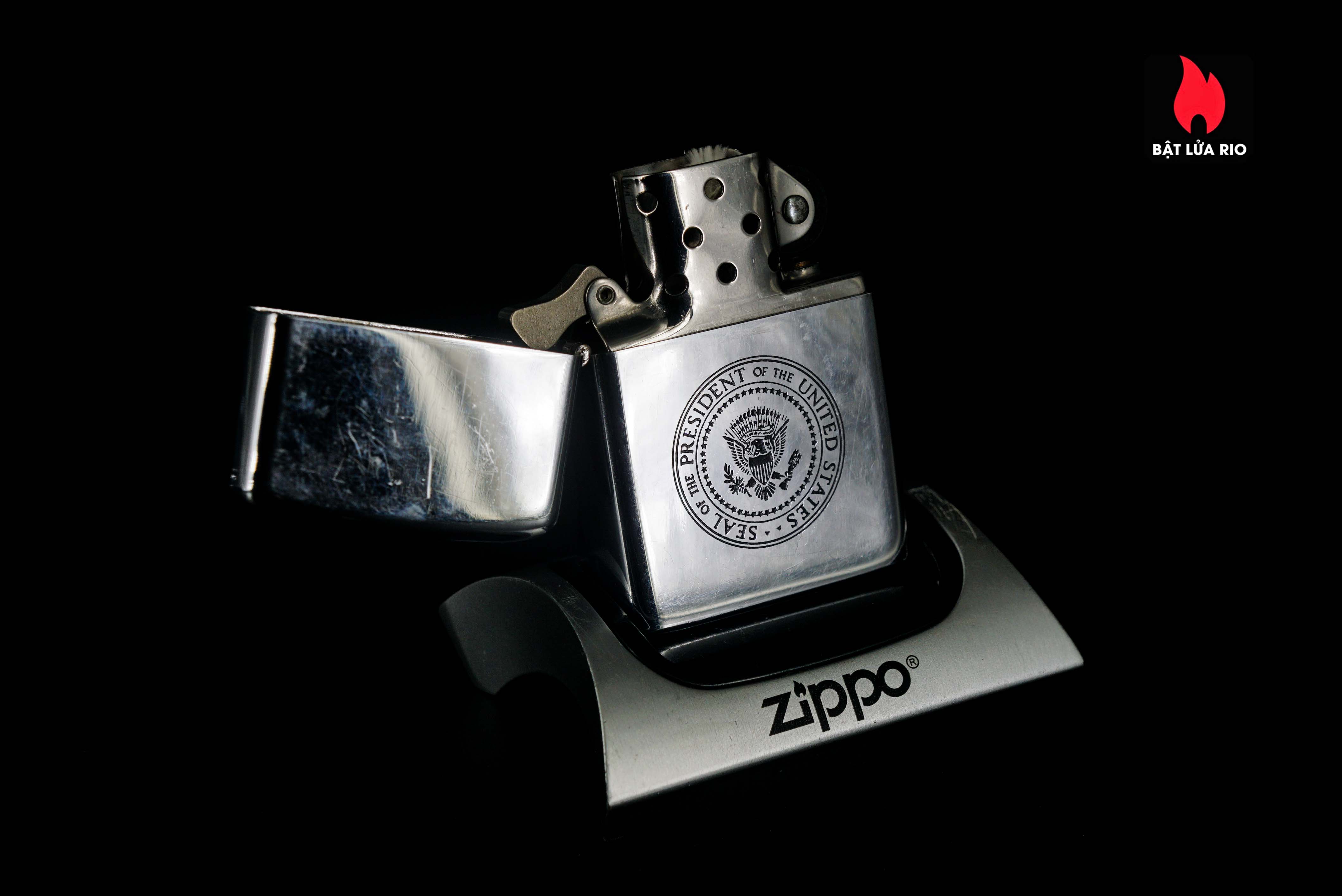 Zippo Xưa 1973 – Seal Of The President Of The United States – Army One 39 Zippo Xưa 1972 – Seal Of The President Of The United States – Army One 5