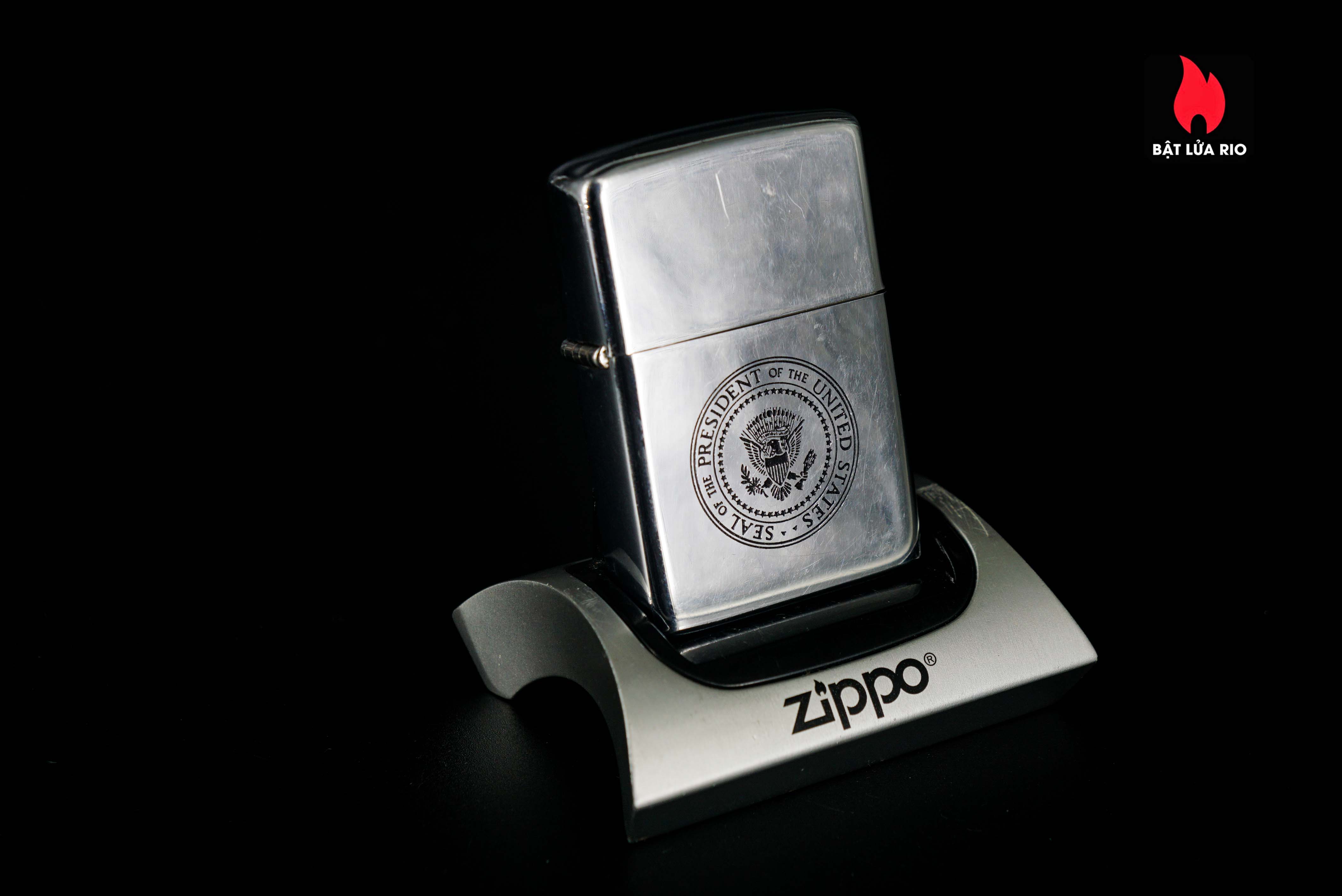 Zippo Xưa 1973 – Seal Of The President Of The United States – Army One 38 Zippo Xưa 1972 – Seal Of The President Of The United States – Army One