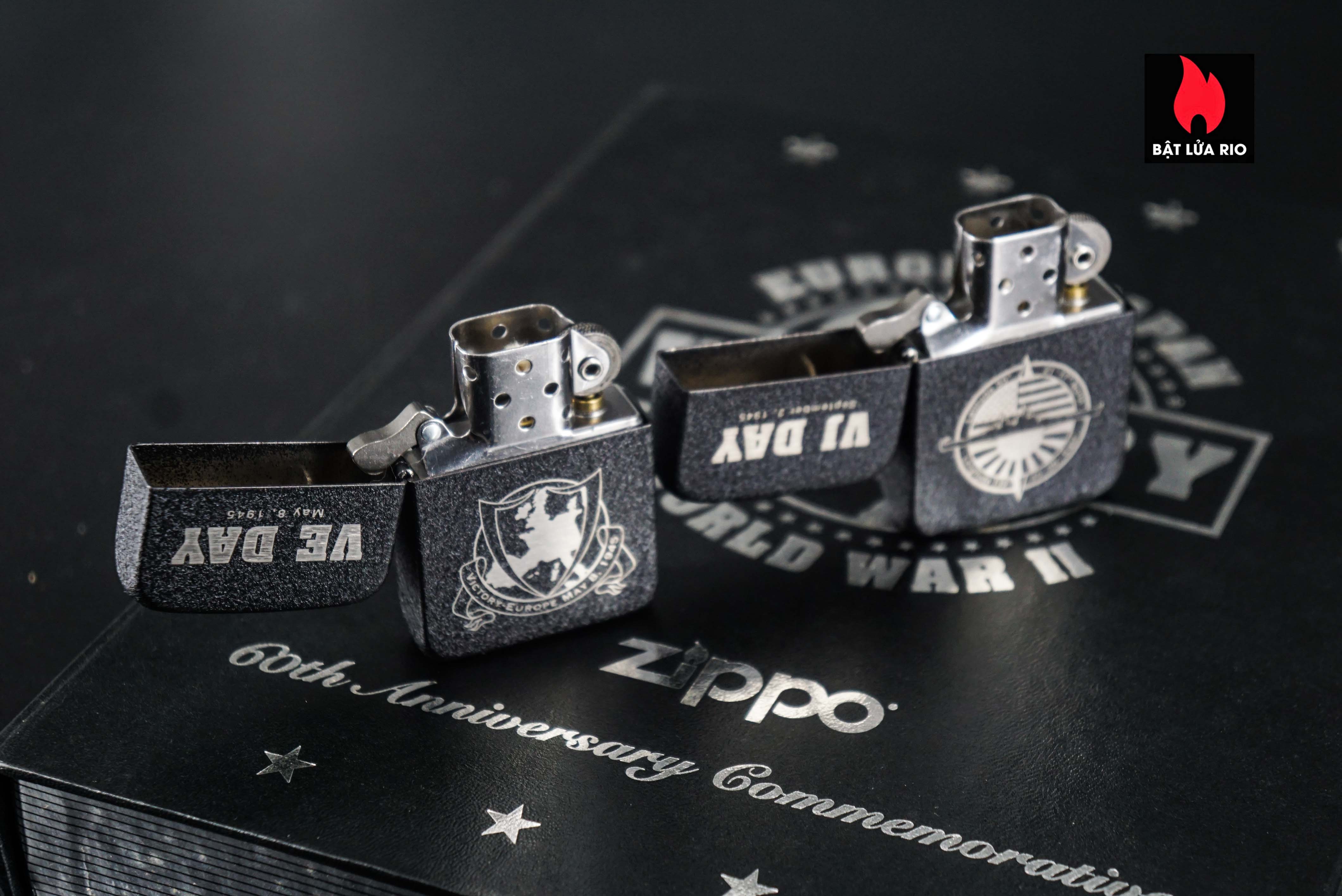 Set Zippo 2005 – Victory in Europe & Japan – WWII VE DAY & VJ DAY – 60th Anniversary – Limited 3539/5000 1