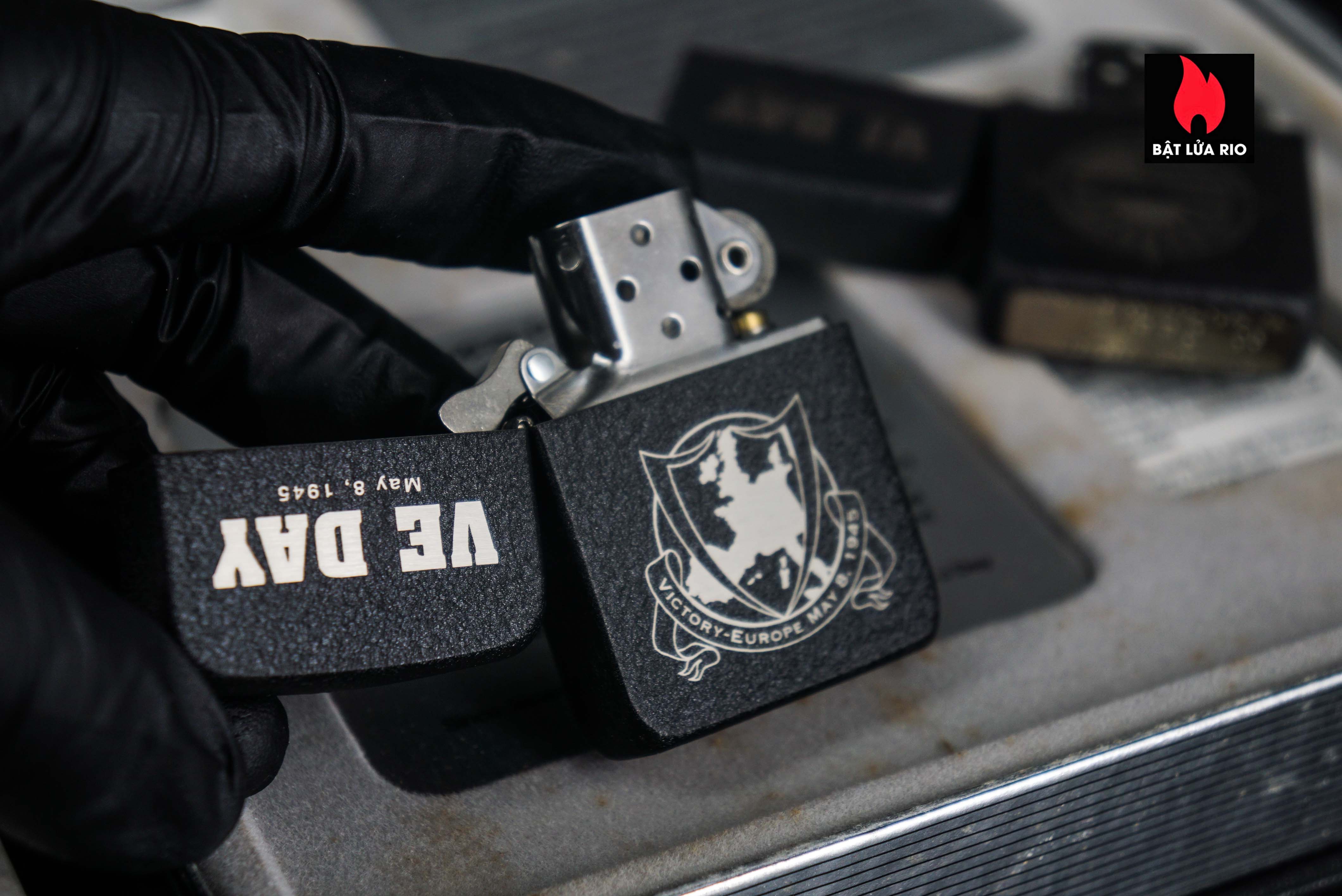 Set Zippo 2005 – Victory in Europe & Japan – WWII VE DAY & VJ DAY – 60th Anniversary – Limited 3539/5000 21