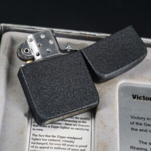Set Zippo 2005 – Victory in Europe & Japan – WWII VE DAY & VJ DAY – 60th Anniversary – Limited 3539/5000 26