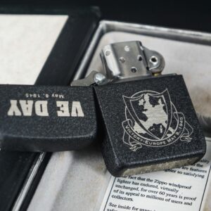 Set Zippo 2005 – Victory in Europe & Japan – WWII VE DAY & VJ DAY – 60th Anniversary – Limited 3539/5000 27