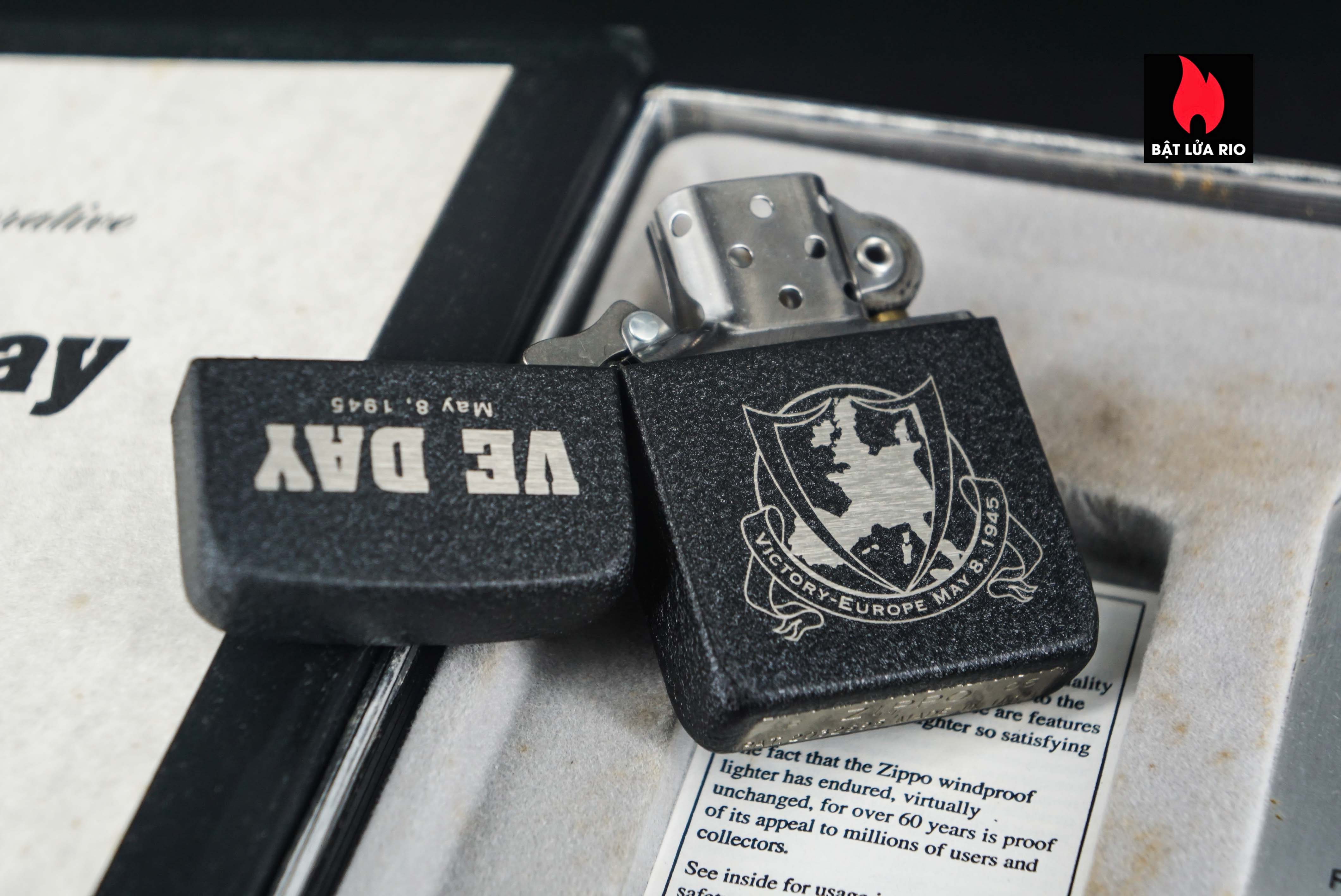 Set Zippo 2005 – Victory in Europe & Japan – WWII VE DAY & VJ DAY – 60th Anniversary – Limited 3539/5000 27
