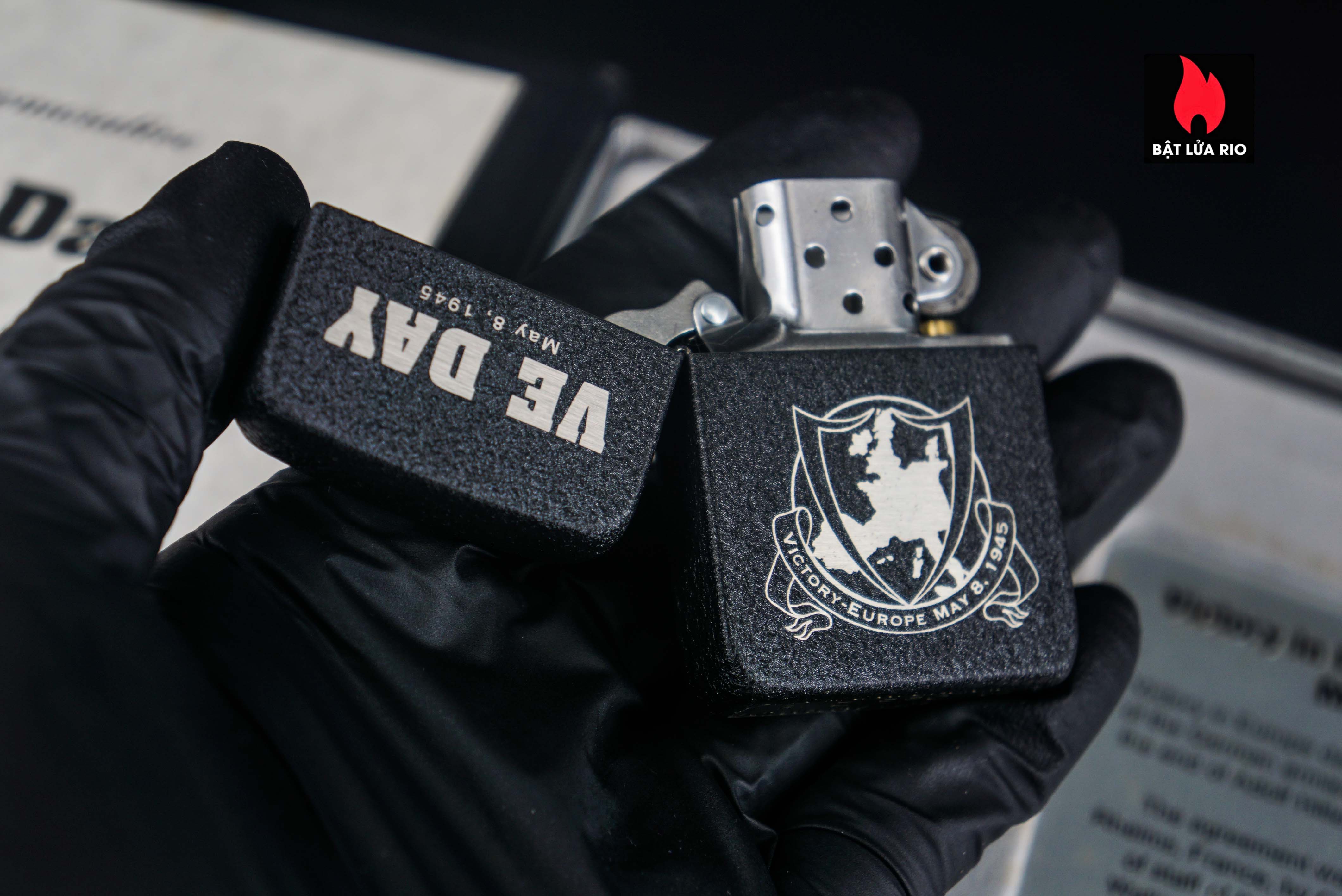 Set Zippo 2005 – Victory in Europe & Japan – WWII VE DAY & VJ DAY – 60th Anniversary – Limited 3539/5000 30