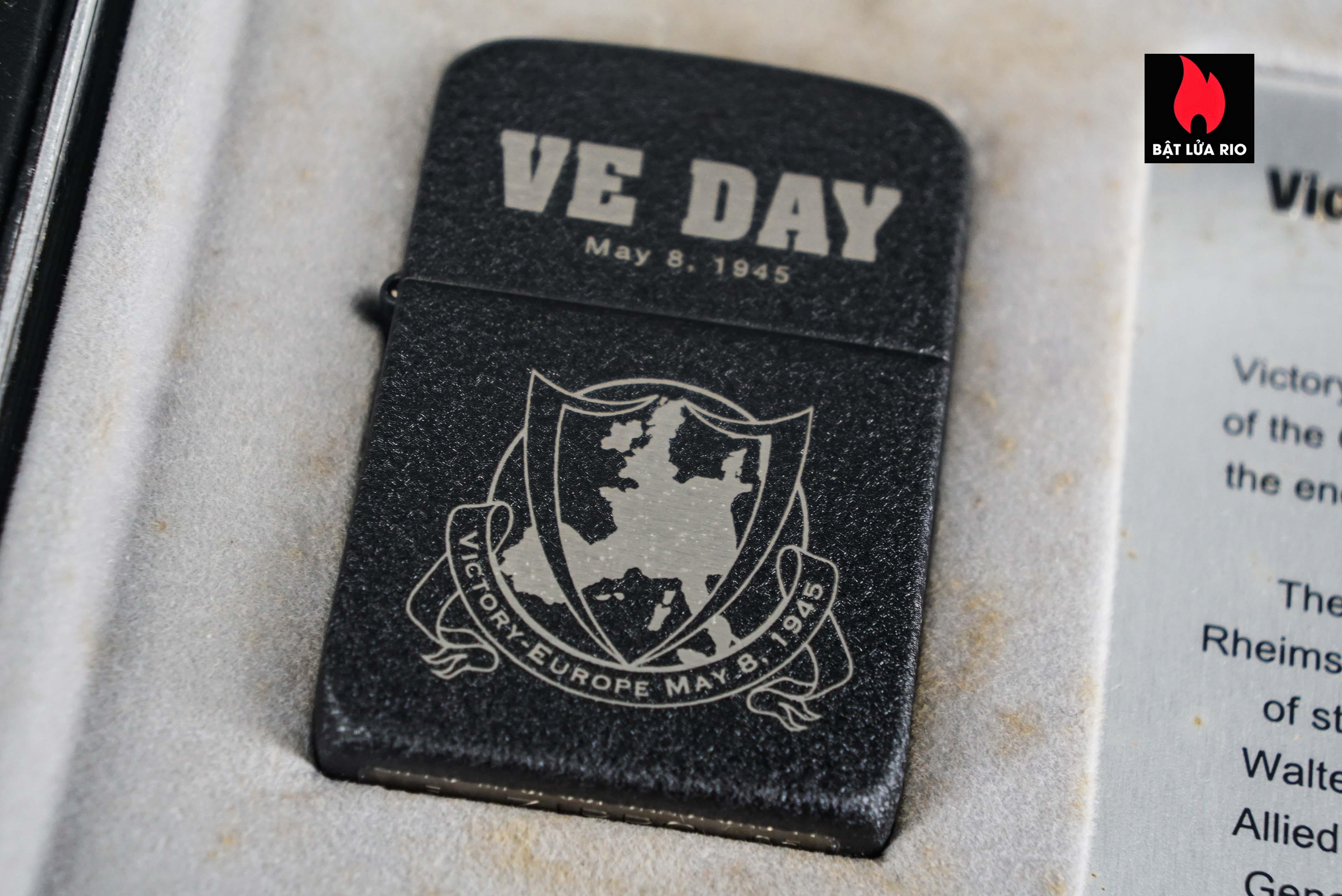 Set Zippo 2005 – Victory in Europe & Japan – WWII VE DAY & VJ DAY – 60th Anniversary – Limited 3539/5000 32