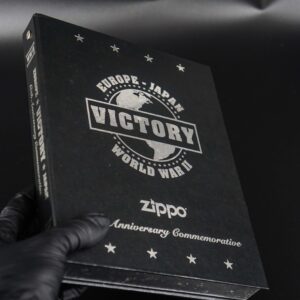 Set Zippo 2005 – Victory in Europe & Japan – WWII VE DAY & VJ DAY – 60th Anniversary – Limited 3539/5000 38