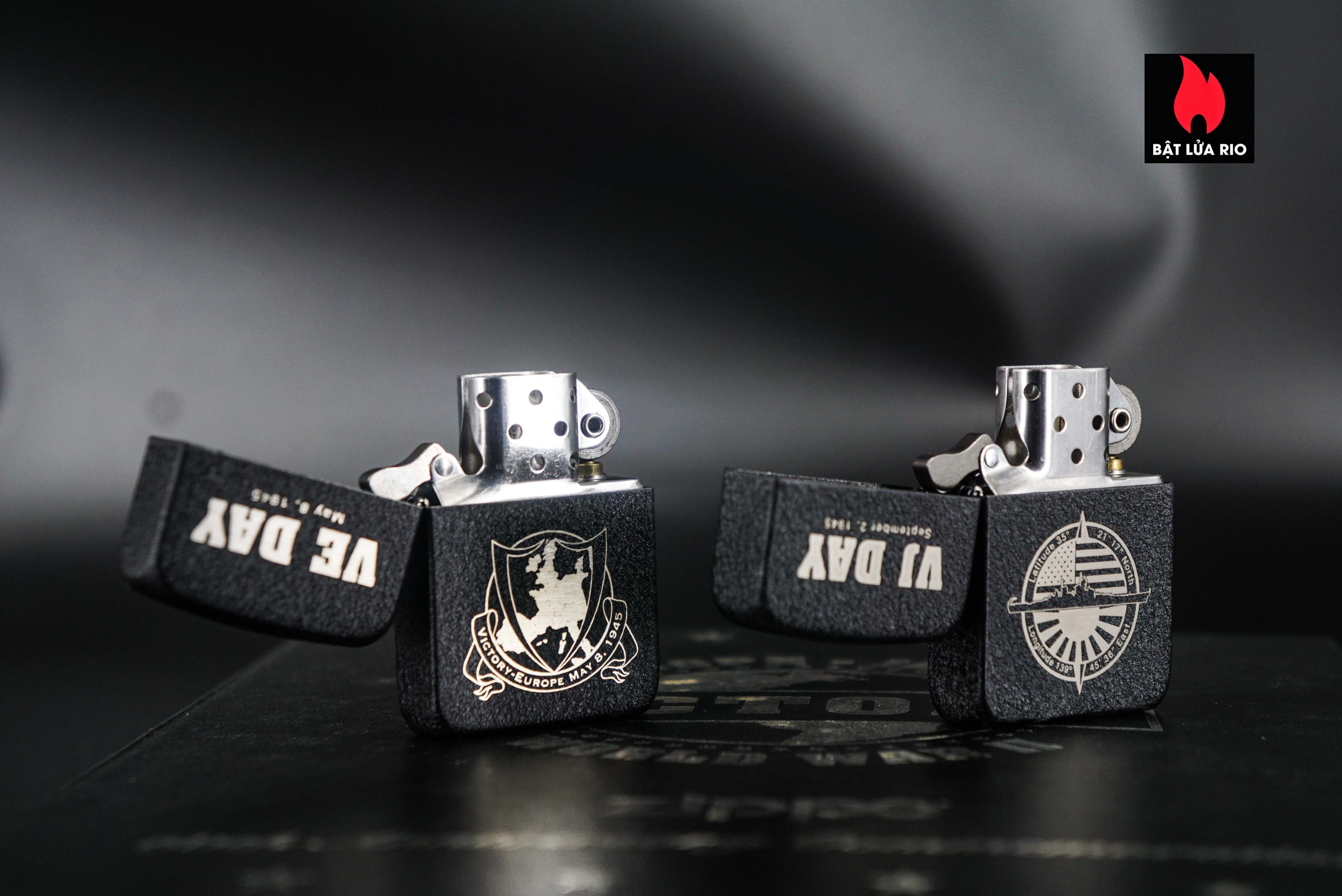 Set Zippo 2005 – Victory in Europe & Japan – WWII VE DAY & VJ DAY – 60th Anniversary – Limited 3539/5000 5