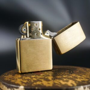 Zippo 2001 – Zippo Collectible 2001 Canada COTY 10