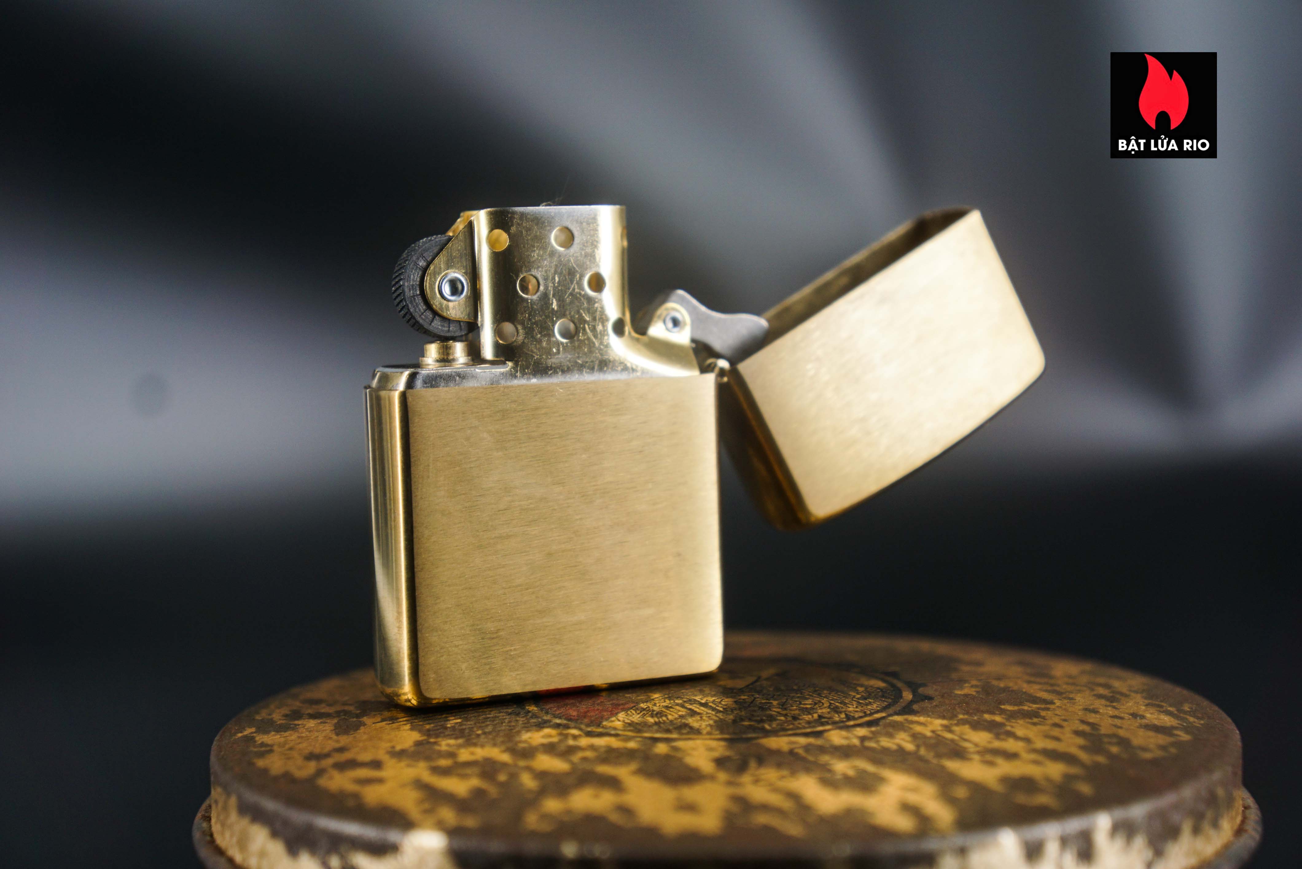 Zippo 2001 – Zippo Collectible 2001 Canada COTY 10