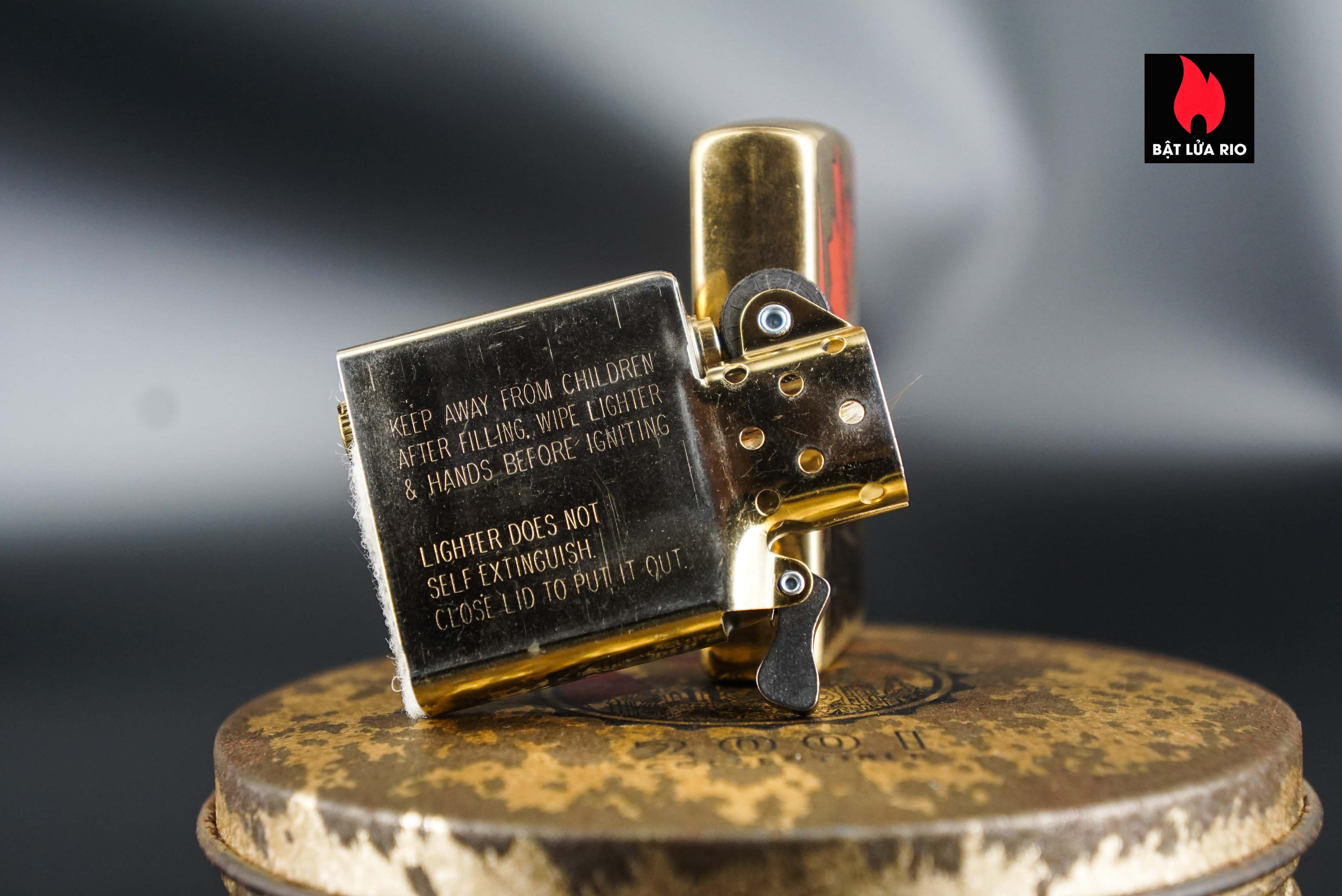 Zippo 2001 – Zippo Collectible 2001 Canada COTY 2