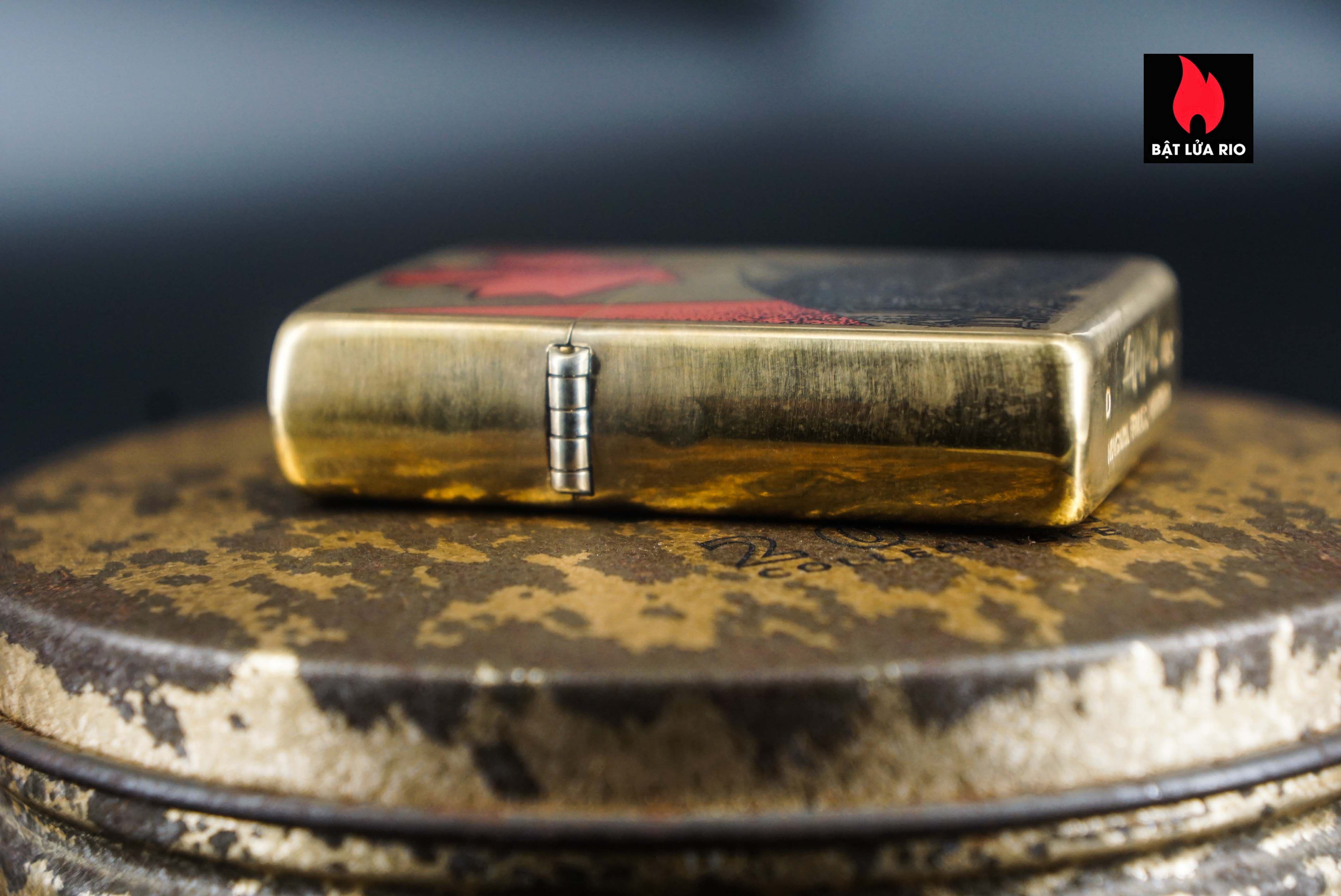 Zippo 2001 – Zippo Collectible 2001 Canada COTY 8
