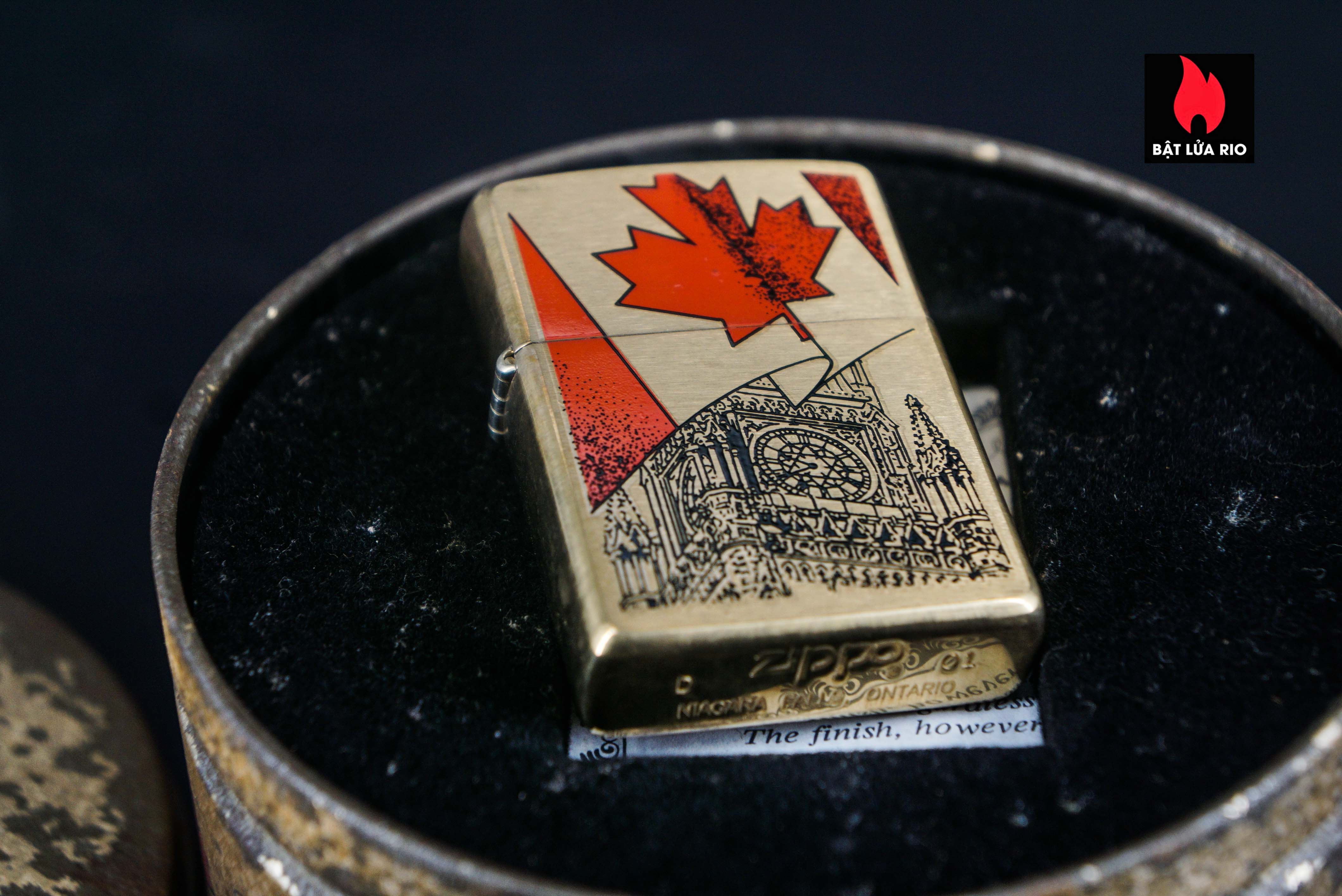 Zippo 2001 – Zippo Collectible 2001 Canada COTY