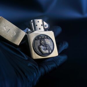 Zippo Chu Niên 1932 – 1992 – Camel Beast Medallion – Đồng Nguyên Khối – CJS 1