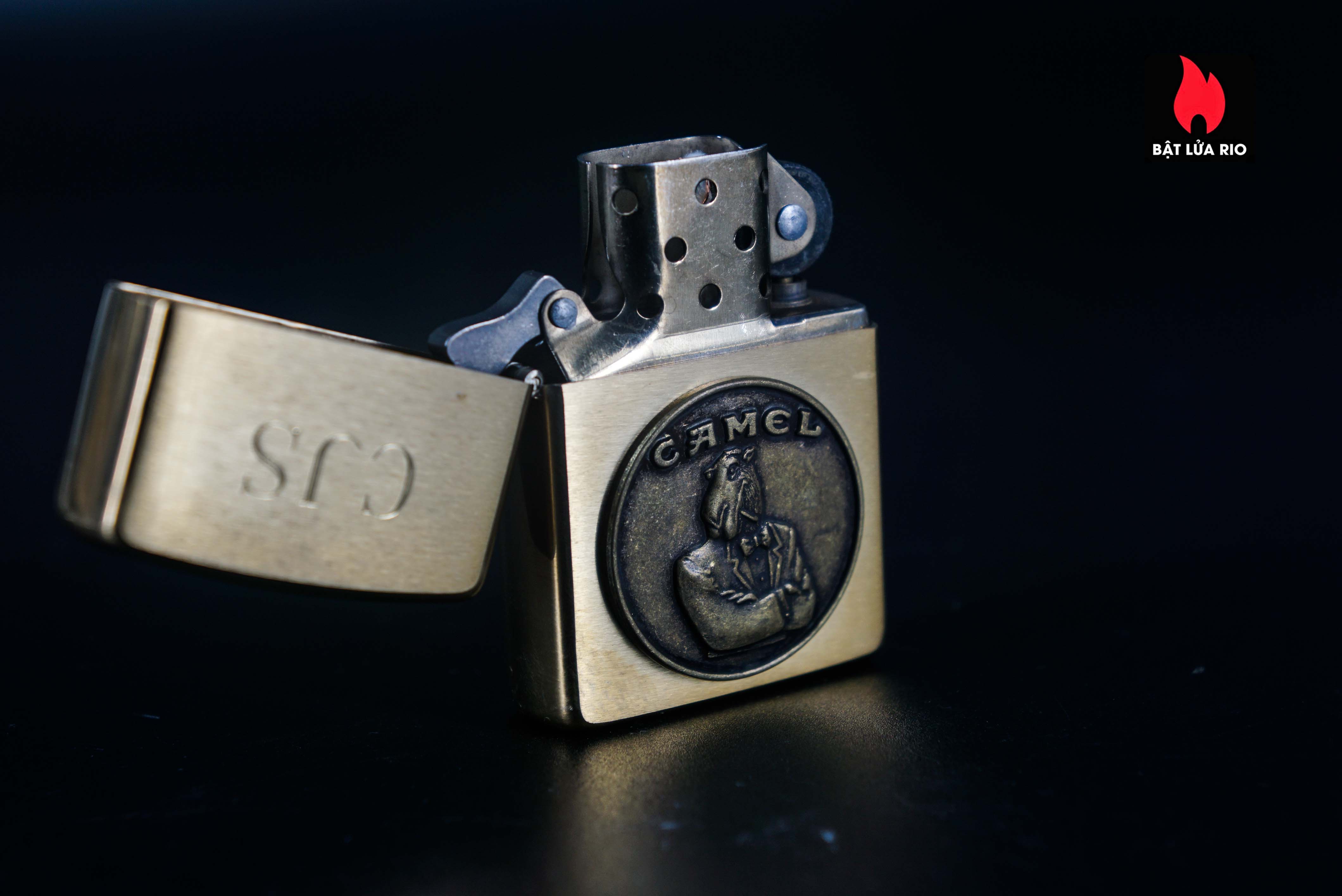 Zippo Chu Niên 1932 – 1992 – Camel Beast Medallion – Đồng Nguyên Khối – CJS 8