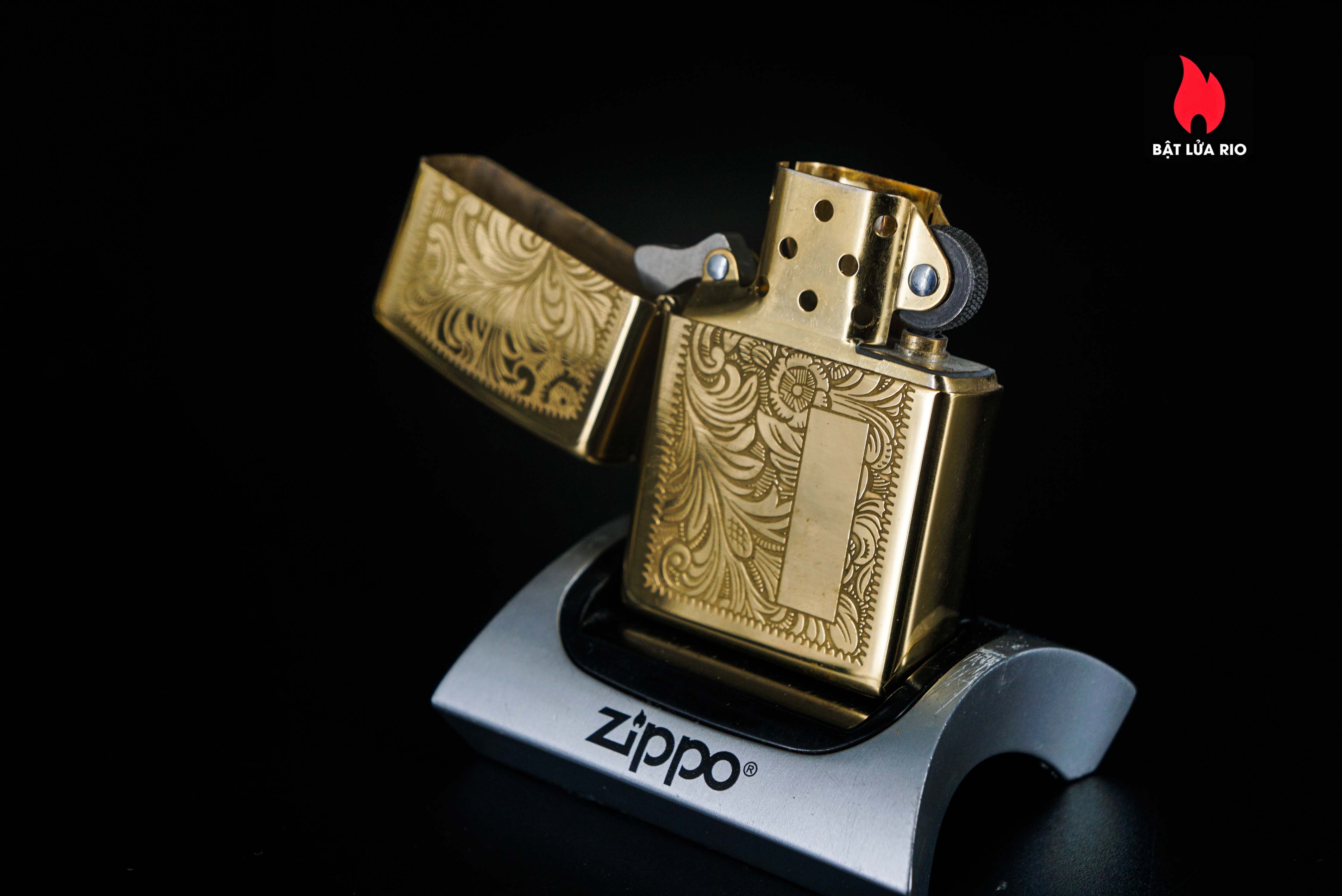 Zippo La Mã 1997 – Venetian – Hoa Văn Ý – Đồng Nguyên Khối 41 Zippo La Mã 1997 – Venetian – Hoa Văn Ý – Đồng Nguyên Khối 10