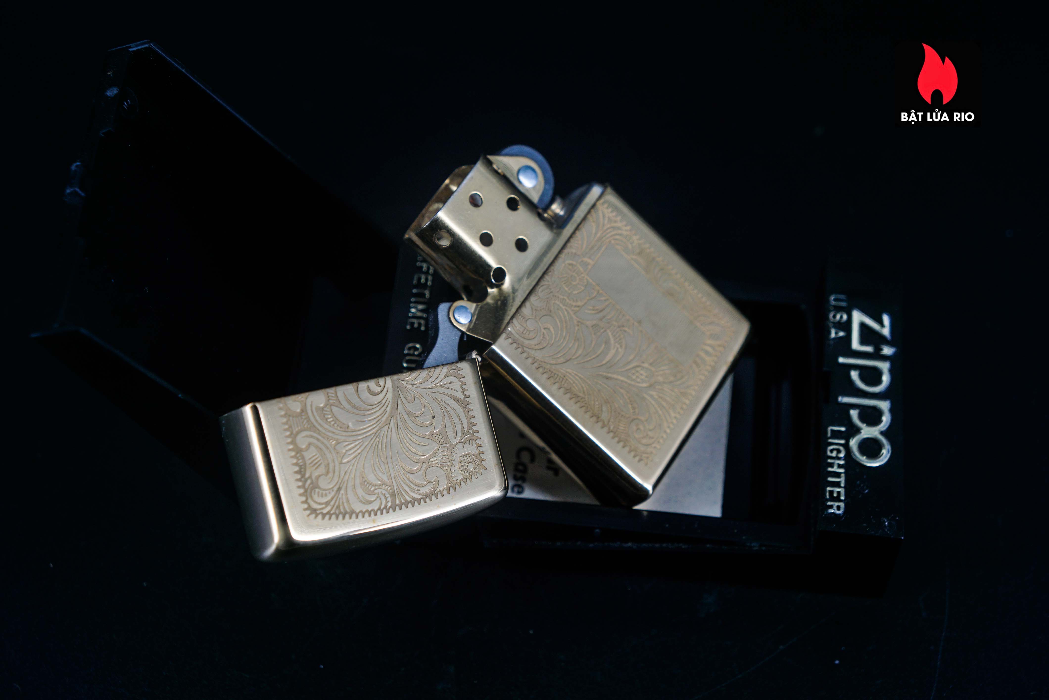 Zippo La Mã 1997 – Venetian – Hoa Văn Ý – Đồng Nguyên Khối 38 Zippo La Mã 1997 – Venetian – Hoa Văn Ý – Đồng Nguyên Khối 12