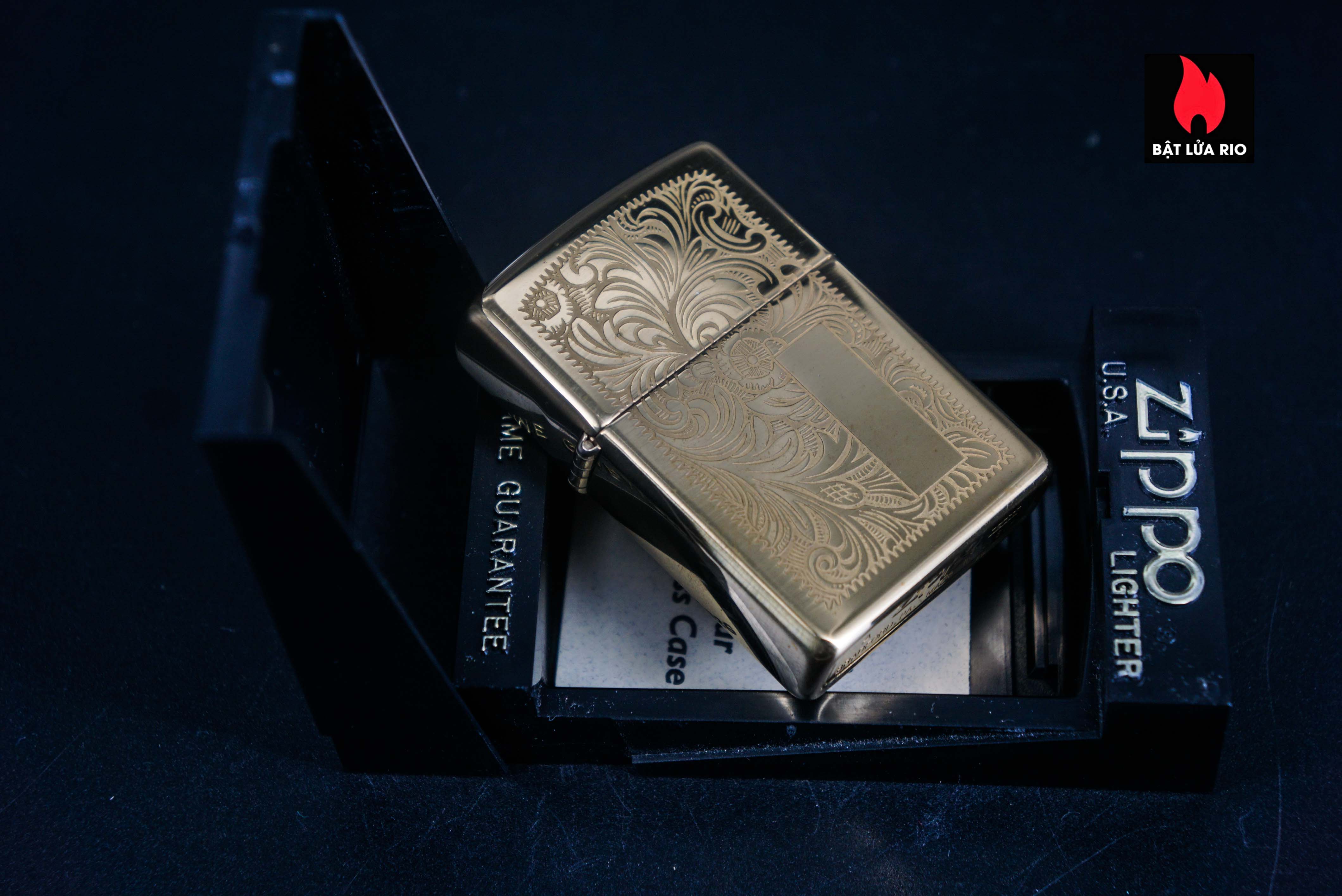 Zippo La Mã 1997 – Venetian – Hoa Văn Ý – Đồng Nguyên Khối 37 Zippo La Mã 1997 – Venetian – Hoa Văn Ý – Đồng Nguyên Khối 13