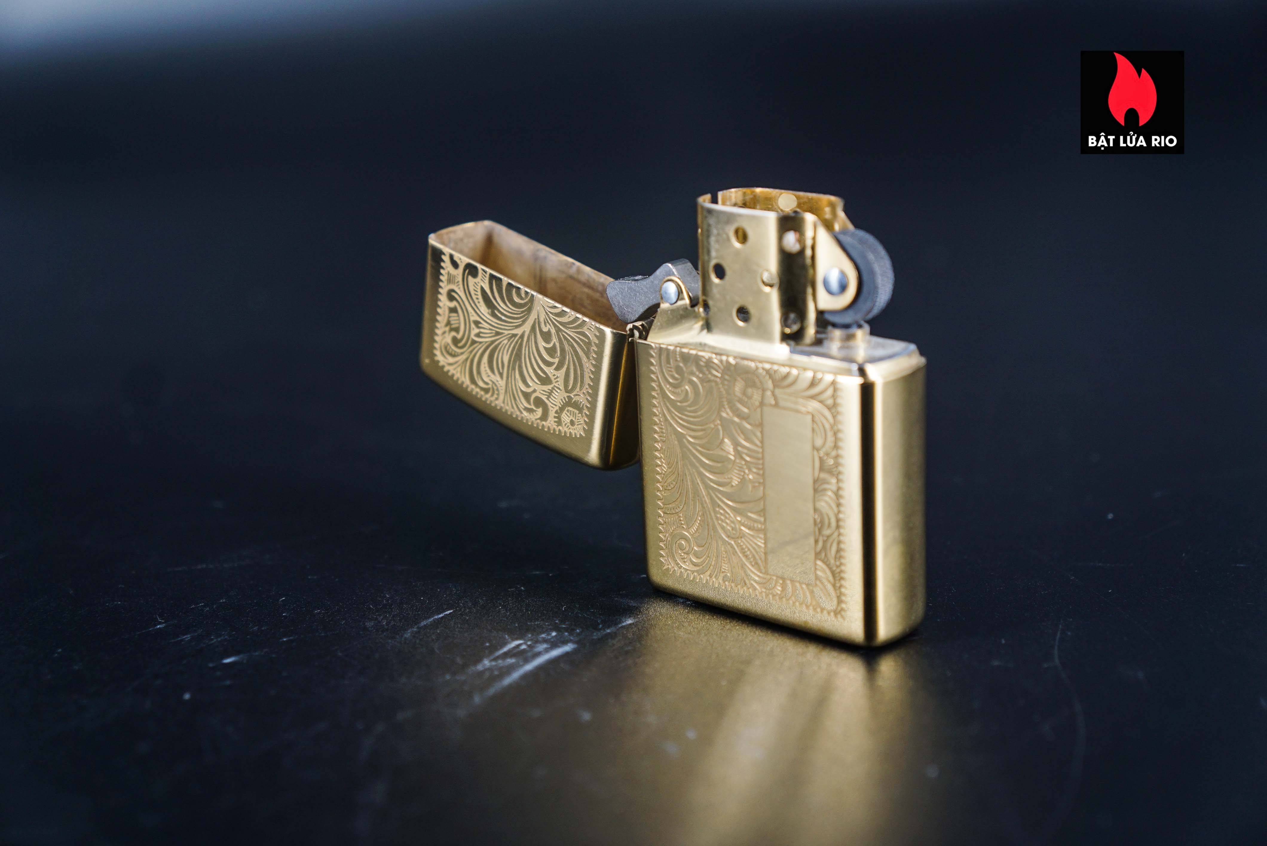 Zippo La Mã 1997 – Venetian – Hoa Văn Ý – Đồng Nguyên Khối 48 Zippo La Mã 1997 – Venetian – Hoa Văn Ý – Đồng Nguyên Khối 3