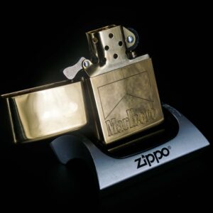 Zippo La Mã 1999 – Marlboro – High Polish Brass – Đồng Nguyên Khối 11