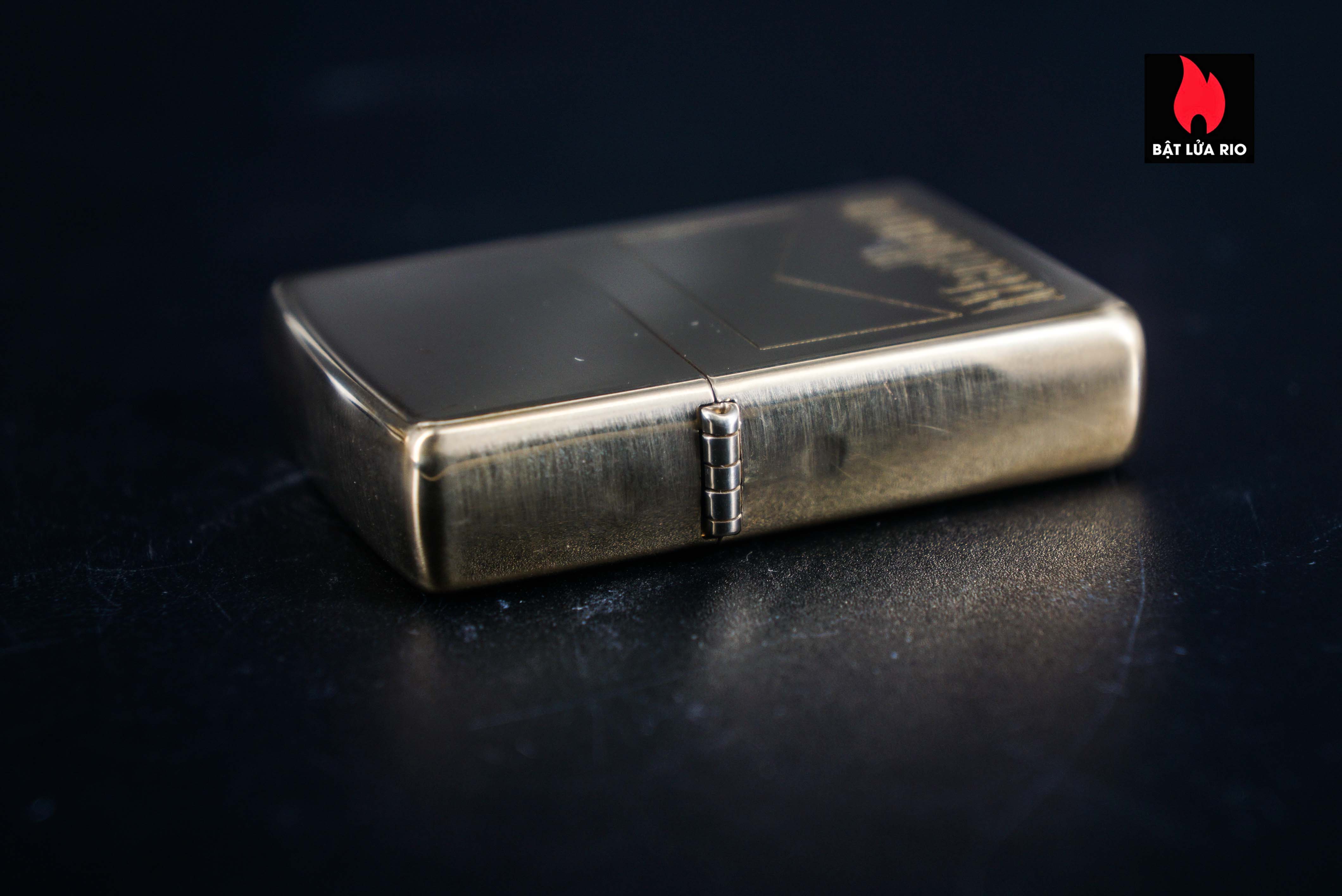 Zippo La Mã 1999 – Marlboro – High Polish Brass – Đồng Nguyên Khối 2