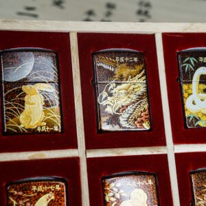 Zippo Set 1999-2006 – Japan Zodiac Set – 12 Con Giáp Châu Á – Nashiji-nuri Sơn Mài Makie Thủ Công Truyền Thống Nhật Bản 89