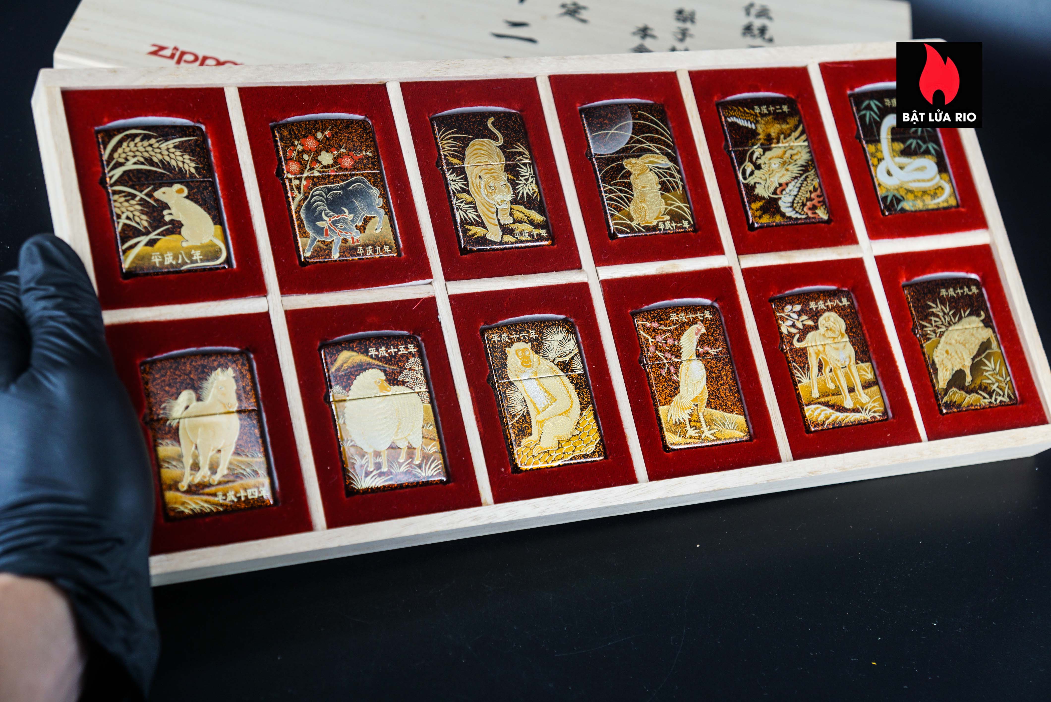 Zippo Set 1999-2006 – Japan Zodiac Set – 12 Con Giáp Châu Á – Nashiji-nuri Sơn Mài Makie Thủ Công Truyền Thống Nhật Bản 92