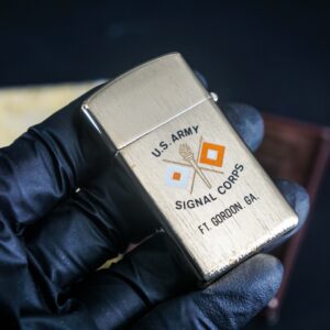 Zippo Slim Xưa 1976 – Gold Plate Golden Elegance – U.S Army Signal Corps 13