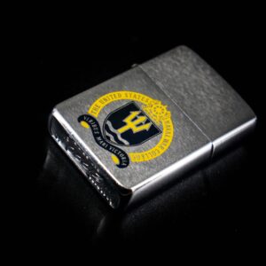 Zippo Xưa 1961 – The United States Naval War College – Viribus Mari Victoria 1