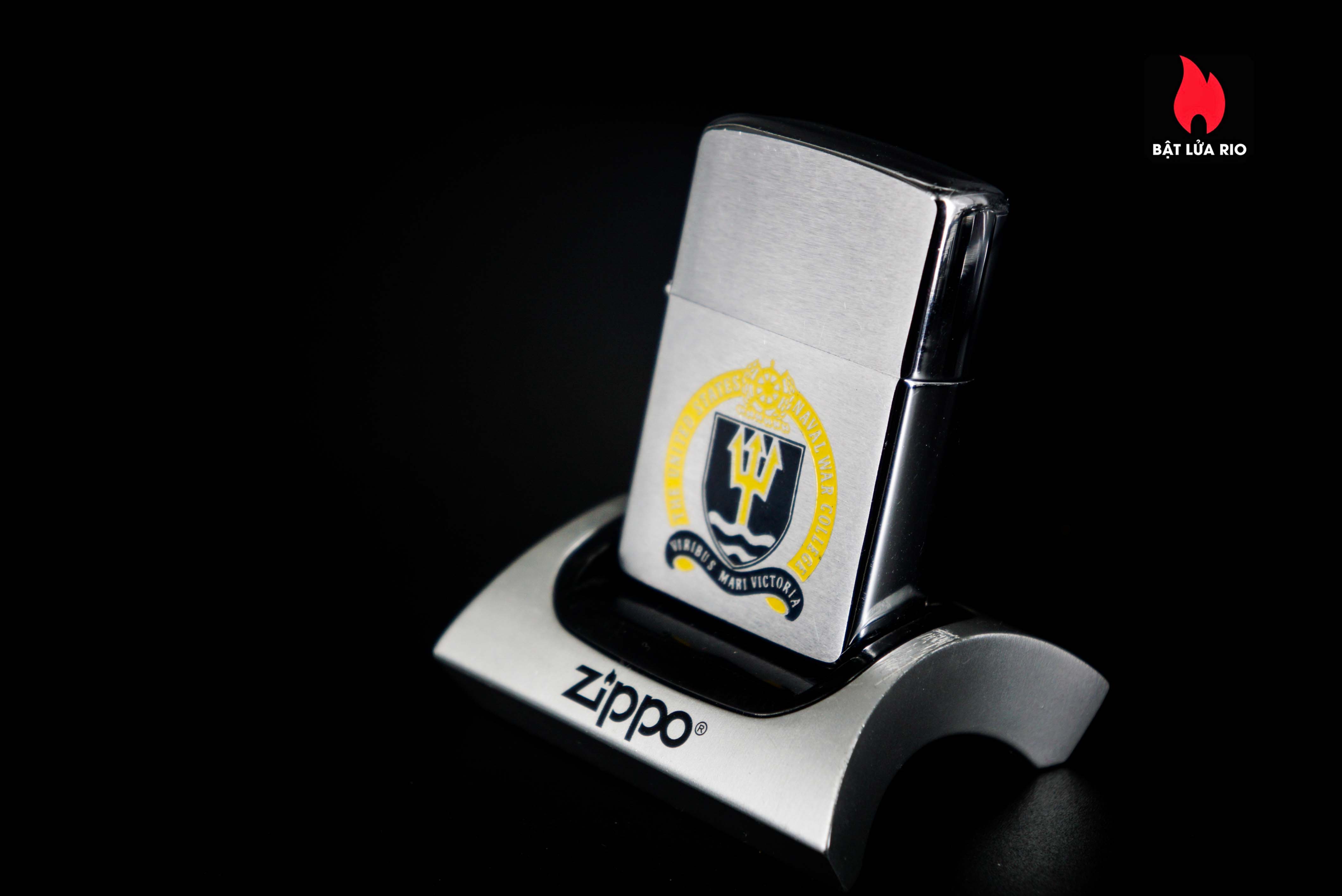 Zippo Xưa 1961 – The United States Naval War College – Viribus Mari Victoria 47 Zippo Xưa 1961 – The United States Naval War College – Viribus Mari Victoria 14