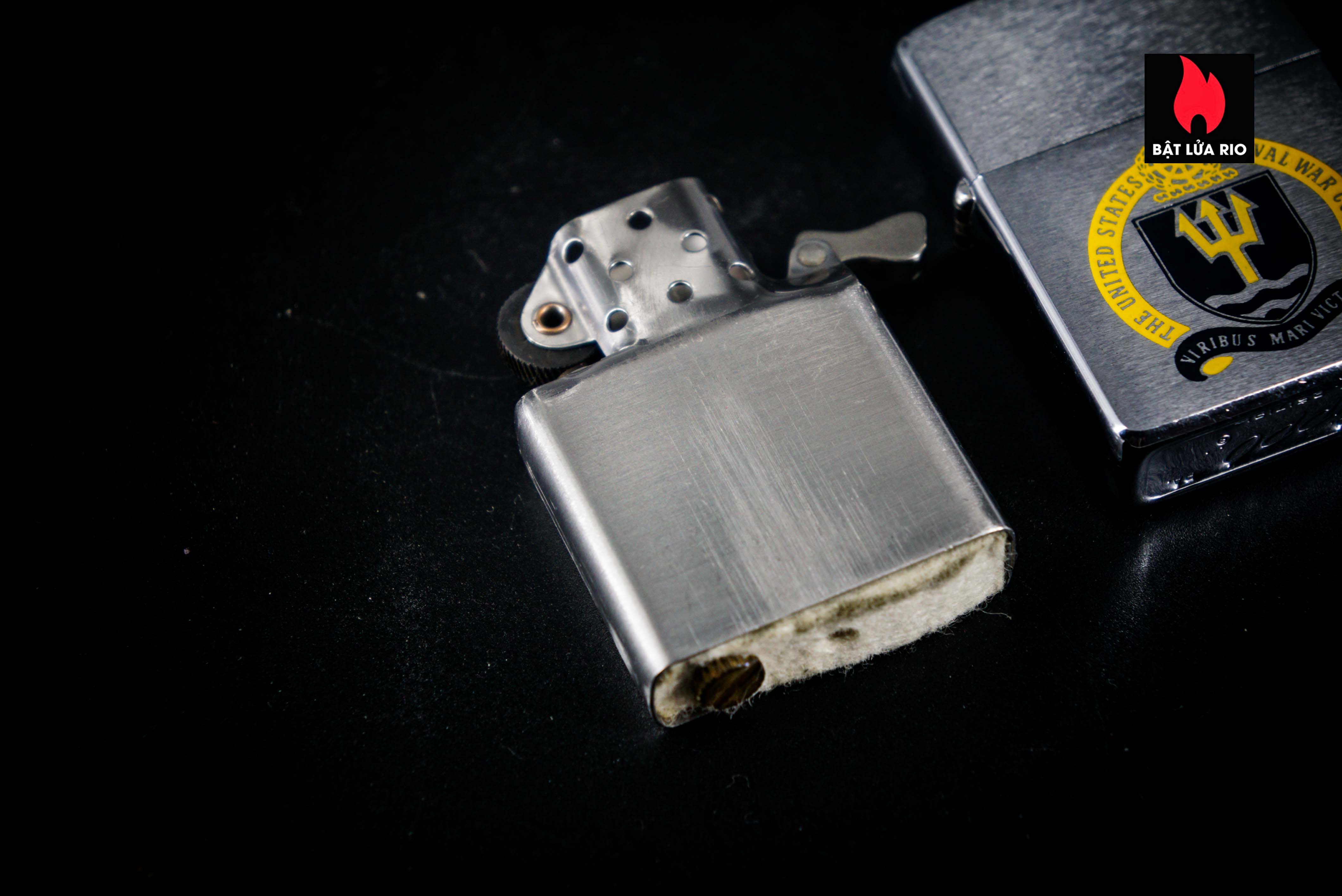 Zippo Xưa 1961 – The United States Naval War College – Viribus Mari Victoria 41 Zippo Xưa 1961 – The United States Naval War College – Viribus Mari Victoria 19