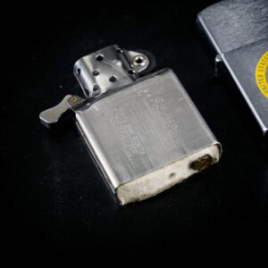 Zippo Xưa 1961 – The United States Naval War College – Viribus Mari Victoria 20