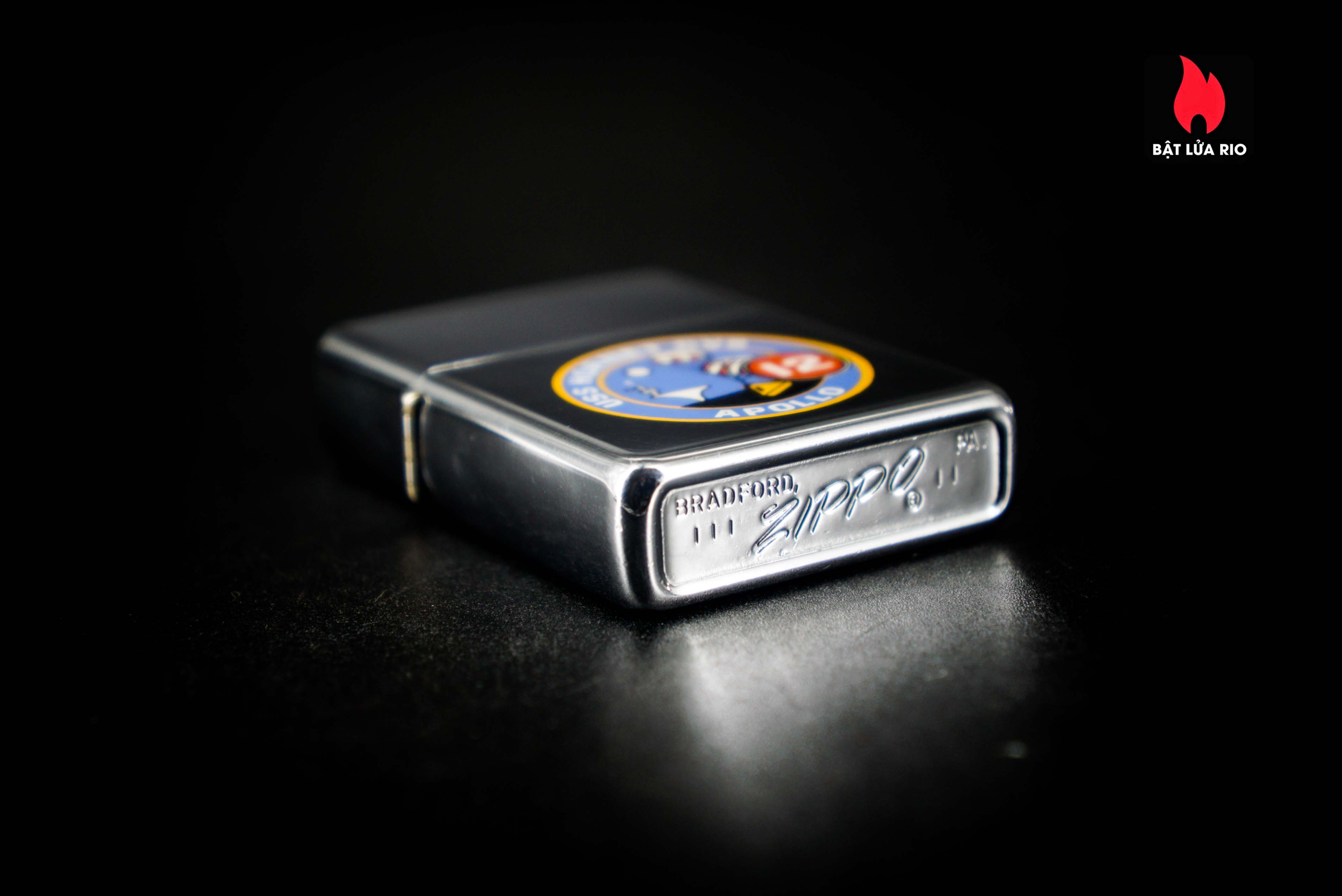 Zippo Xưa 1969 – Town & Country – Uss Hornet CVS-12 Apolo 36 Zippo Xưa 1969 – Town & Country – Uss Hornet CVS-12 Apolo 17