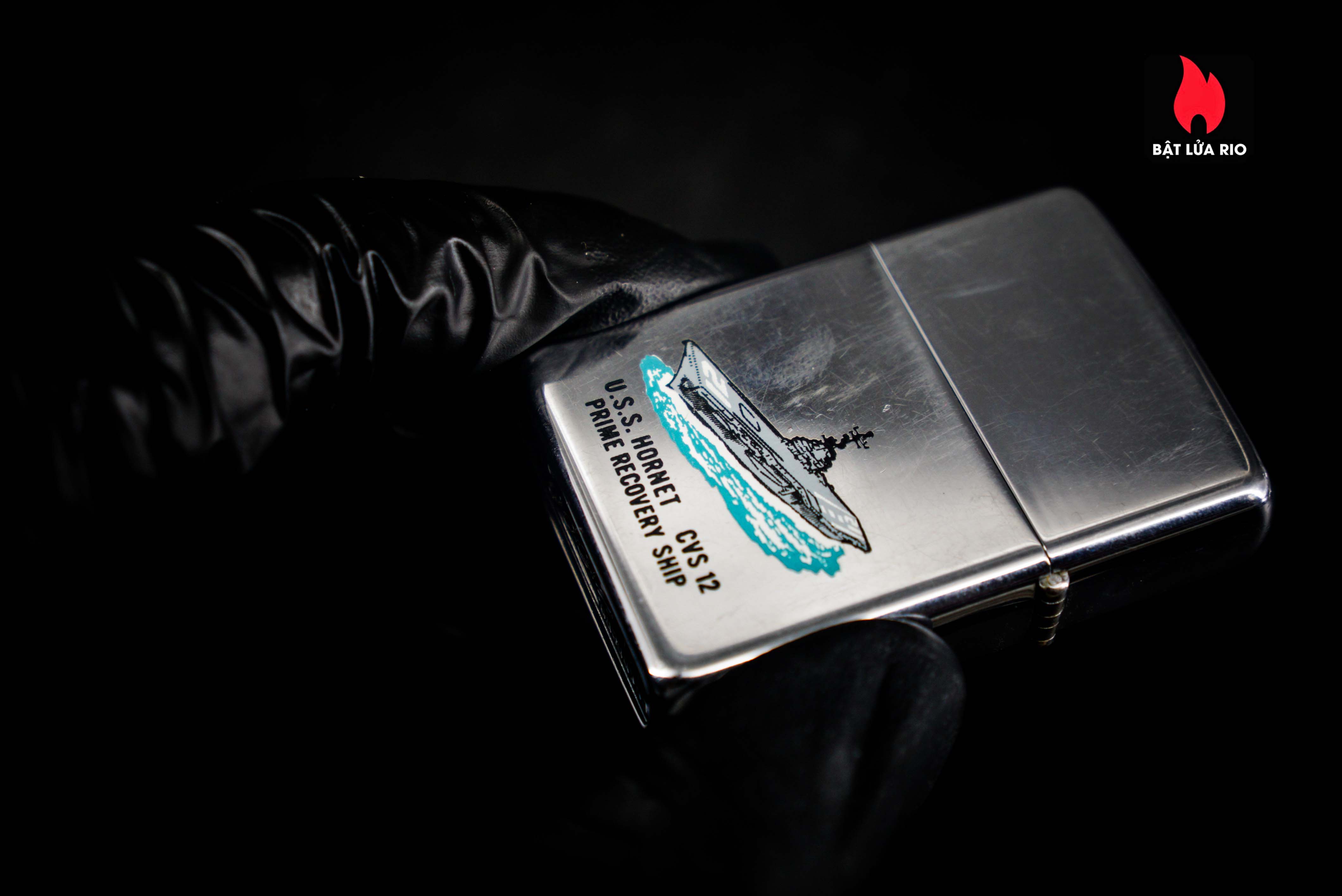 Zippo Xưa 1969 – Town & Country – Uss Hornet CVS-12 Apolo 50 Zippo Xưa 1969 – Town & Country – Uss Hornet CVS-12 Apolo 4