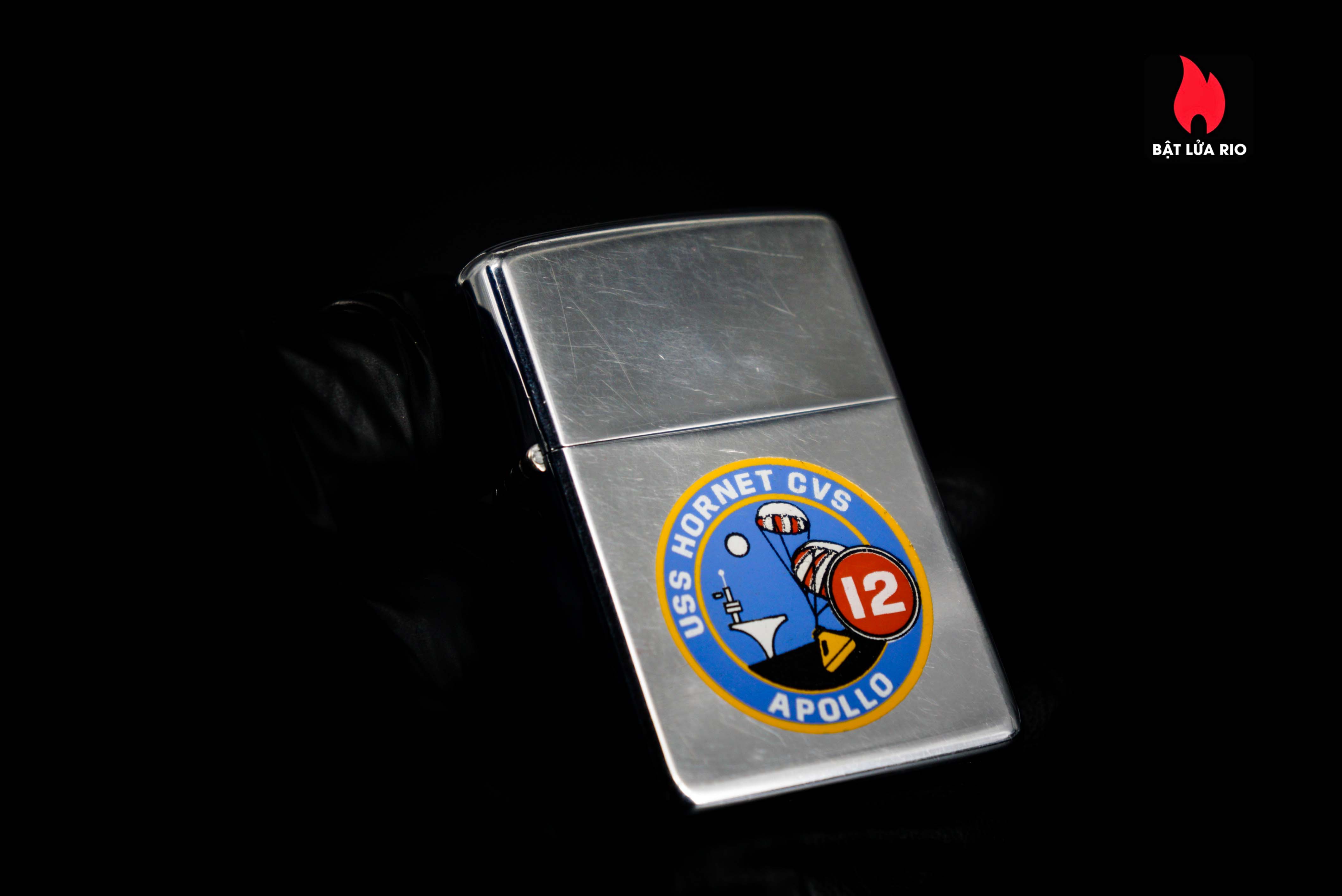 Zippo Xưa 1969 – Town & Country – Uss Hornet CVS-12 Apolo 48 Zippo Xưa 1969 – Town & Country – Uss Hornet CVS-12 Apolo 6