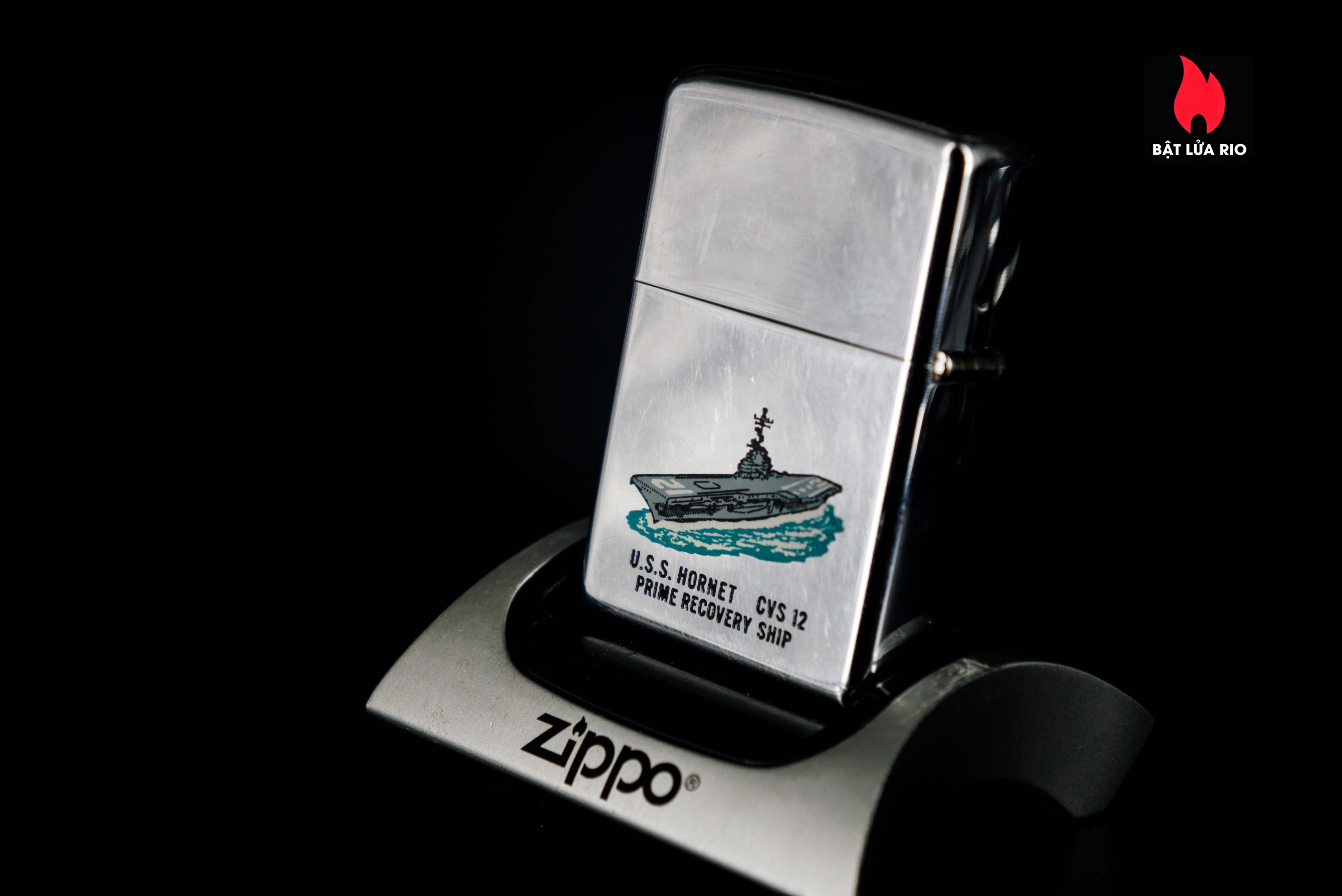 Zippo Xưa 1969 – Town & Country – Uss Hornet CVS-12 Apolo 46 Zippo Xưa 1969 – Town & Country – Uss Hornet CVS-12 Apolo 8