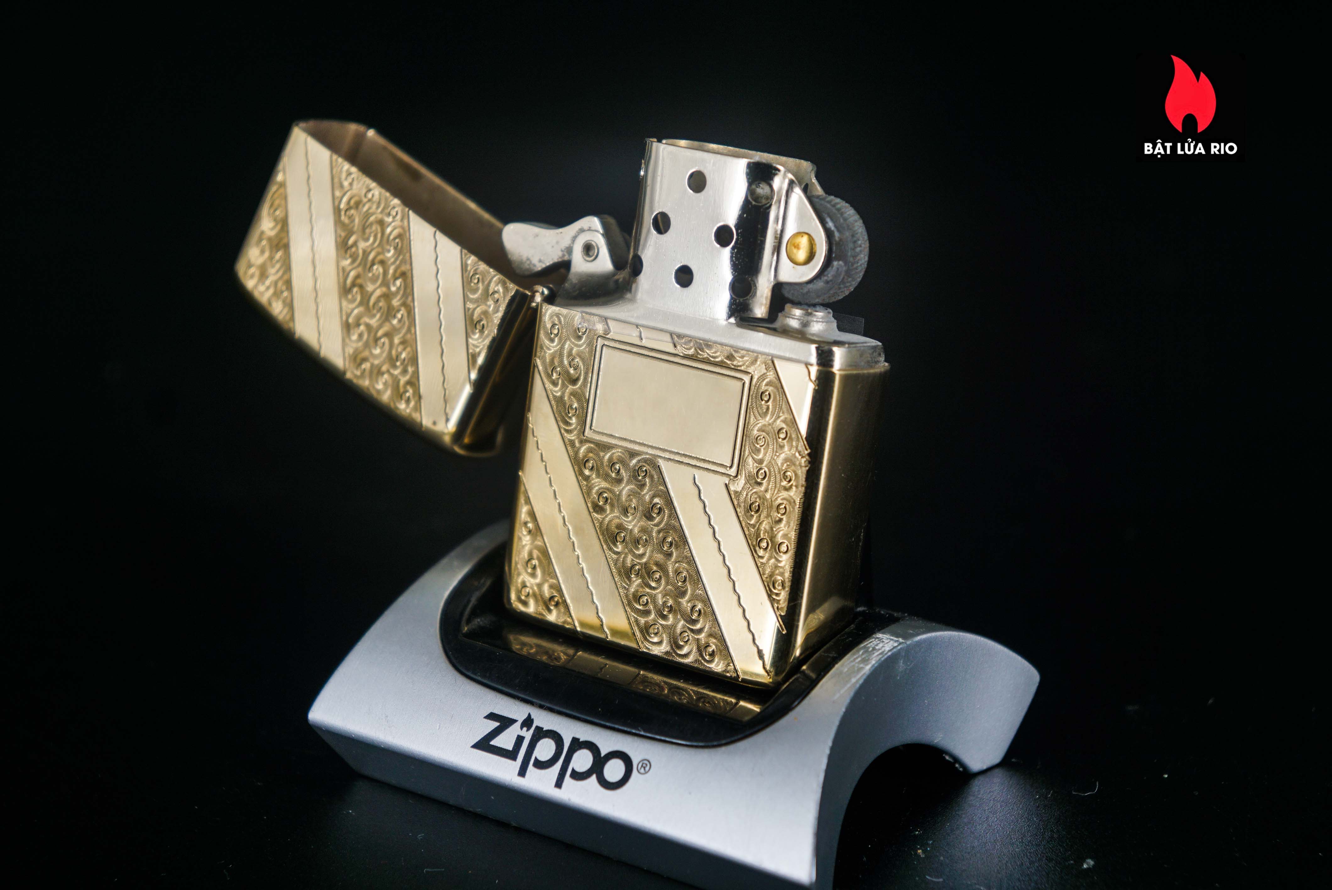 Zippo Xưa 1976 – Gold Plate Golden Elegance – Diagonal Swirl 16