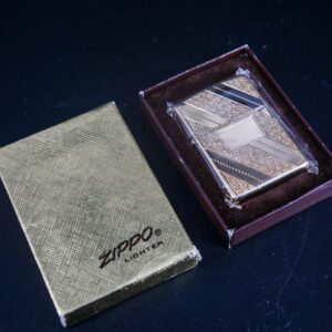 Zippo Xưa 1976 – Gold Plate Golden Elegance – Diagonal Swirl 26