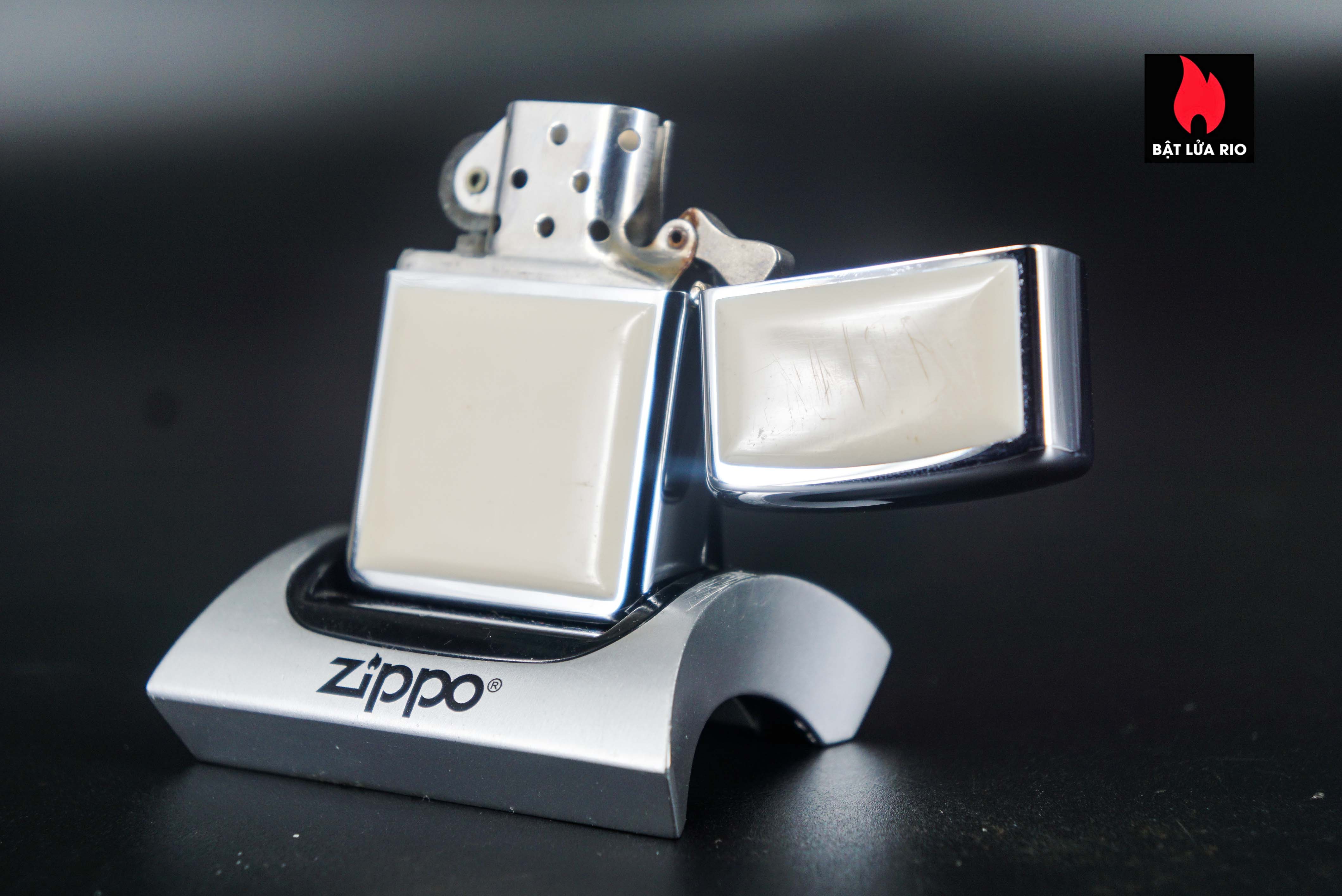 Zippo Xưa 1985 – Zippo Ultralite – U OF L NACC Champs 14