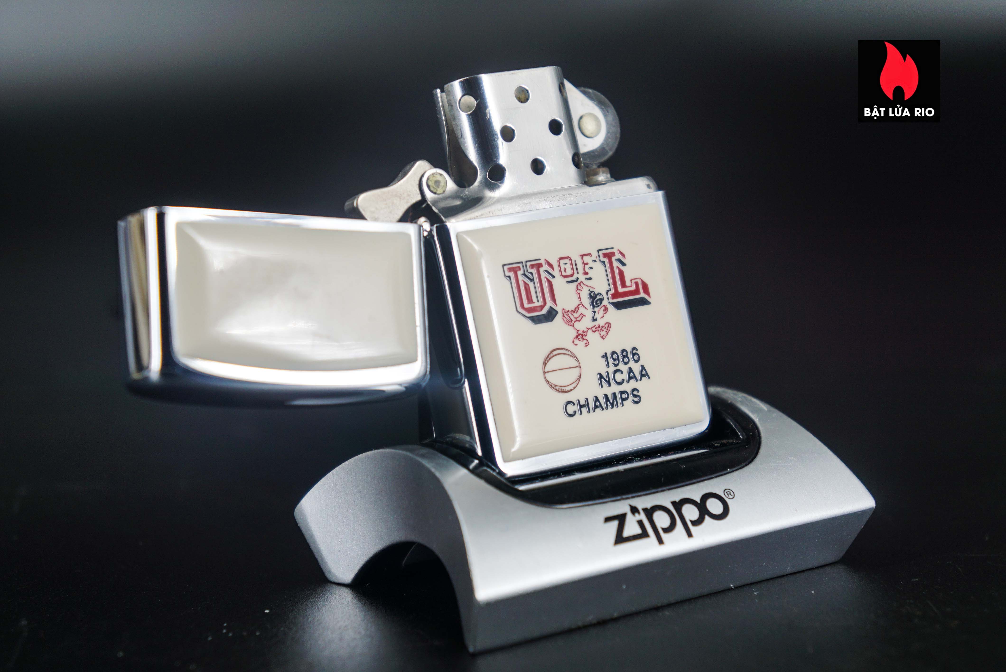 Zippo Xưa 1985 – Zippo Ultralite – U OF L NACC Champs 15