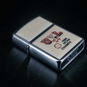 Zippo Xưa 1985 – Zippo Ultralite – U OF L NACC Champs 3