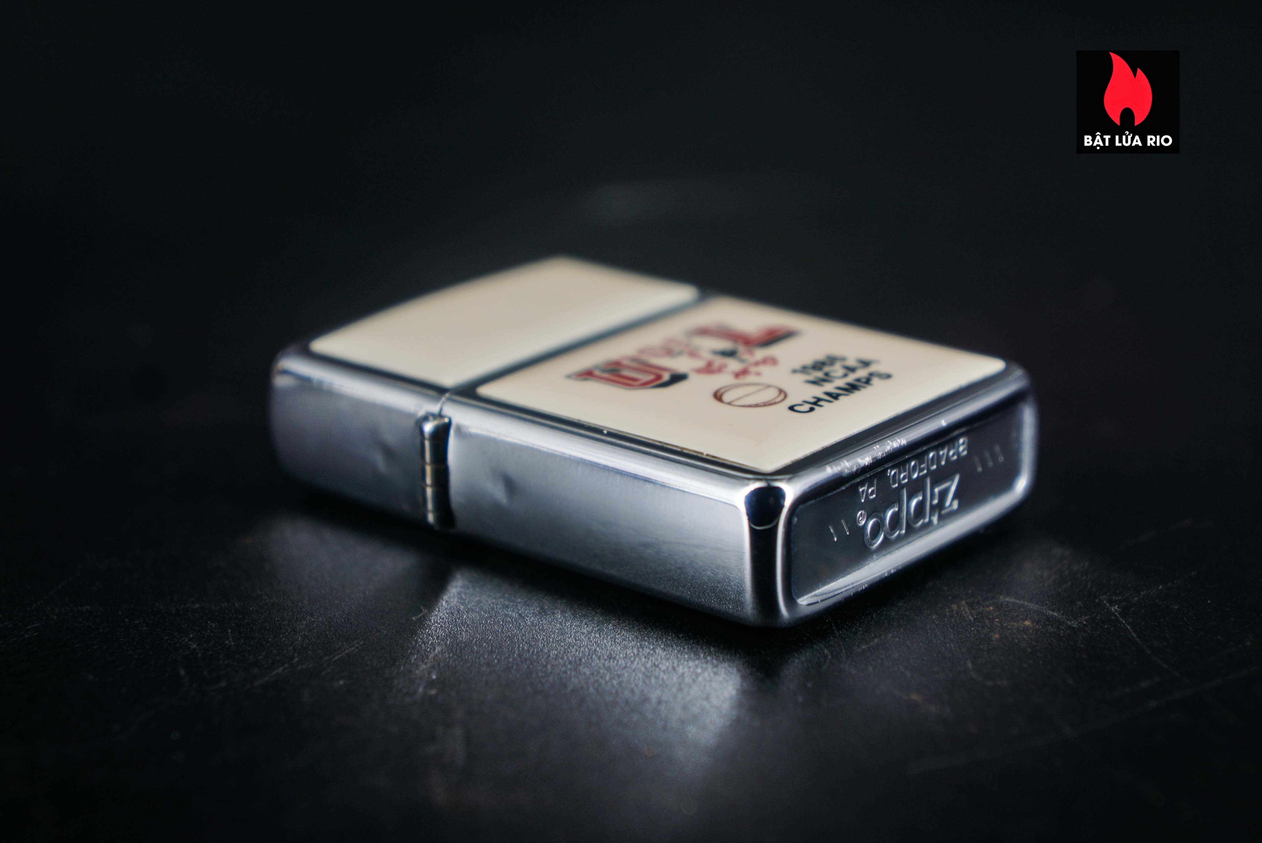 Zippo Xưa 1985 – Zippo Ultralite – U OF L NACC Champs 4