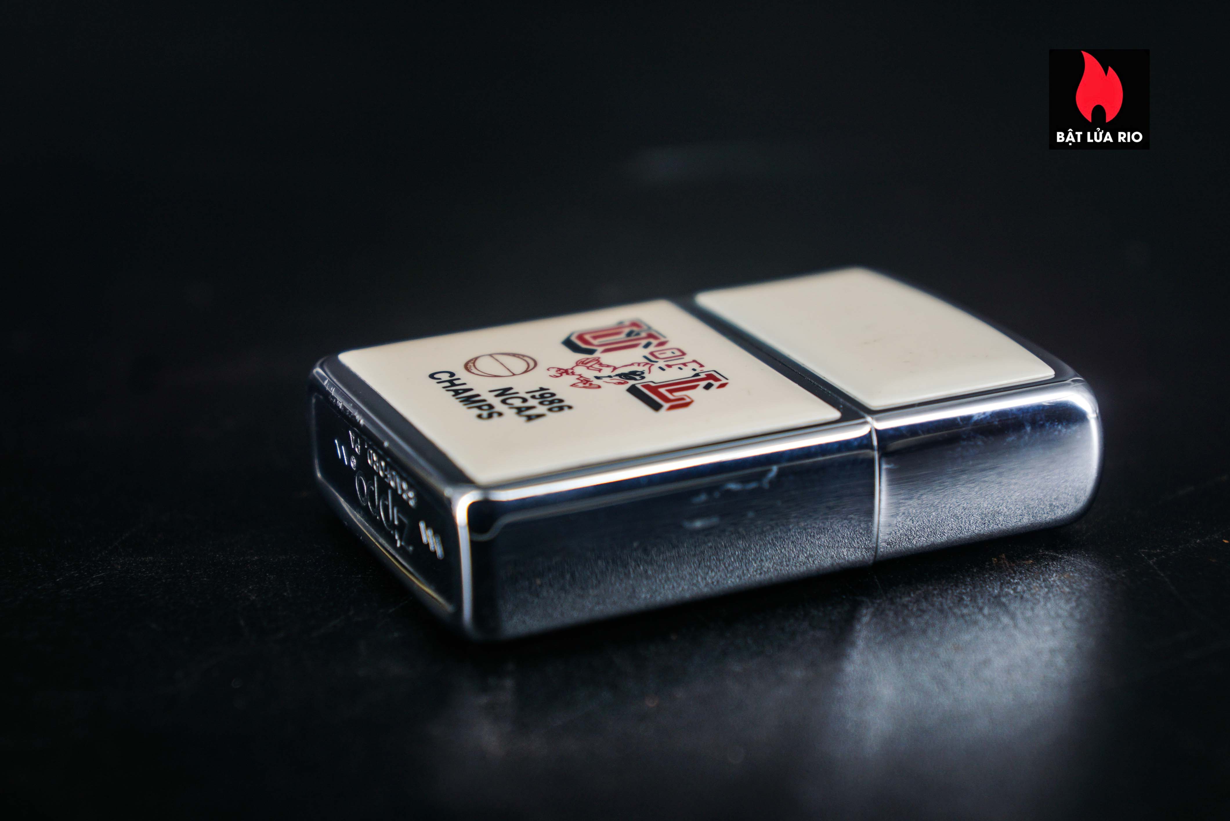 Zippo Xưa 1985 – Zippo Ultralite – U OF L NACC Champs 8