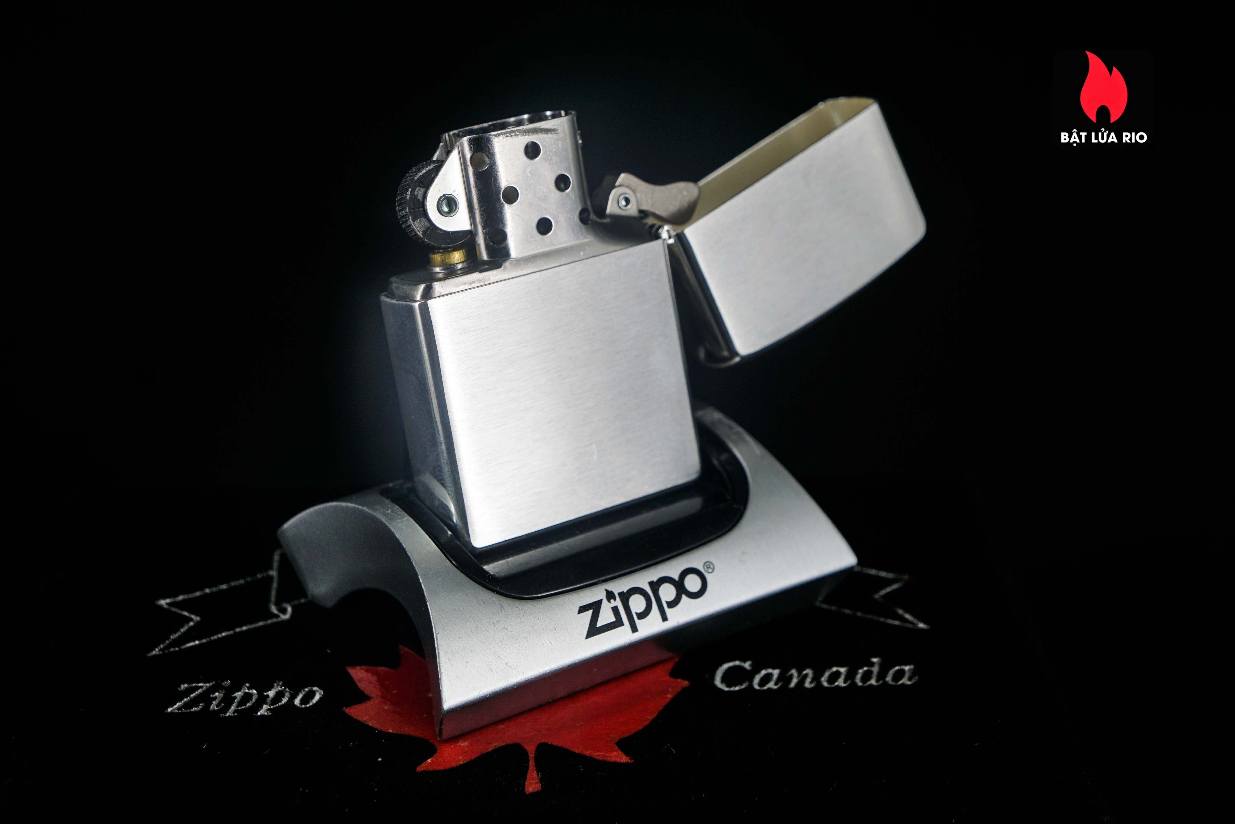 Zippo Canada 2002 – Zippo Collectible 2002 Canada COTY – Final Production Run 9