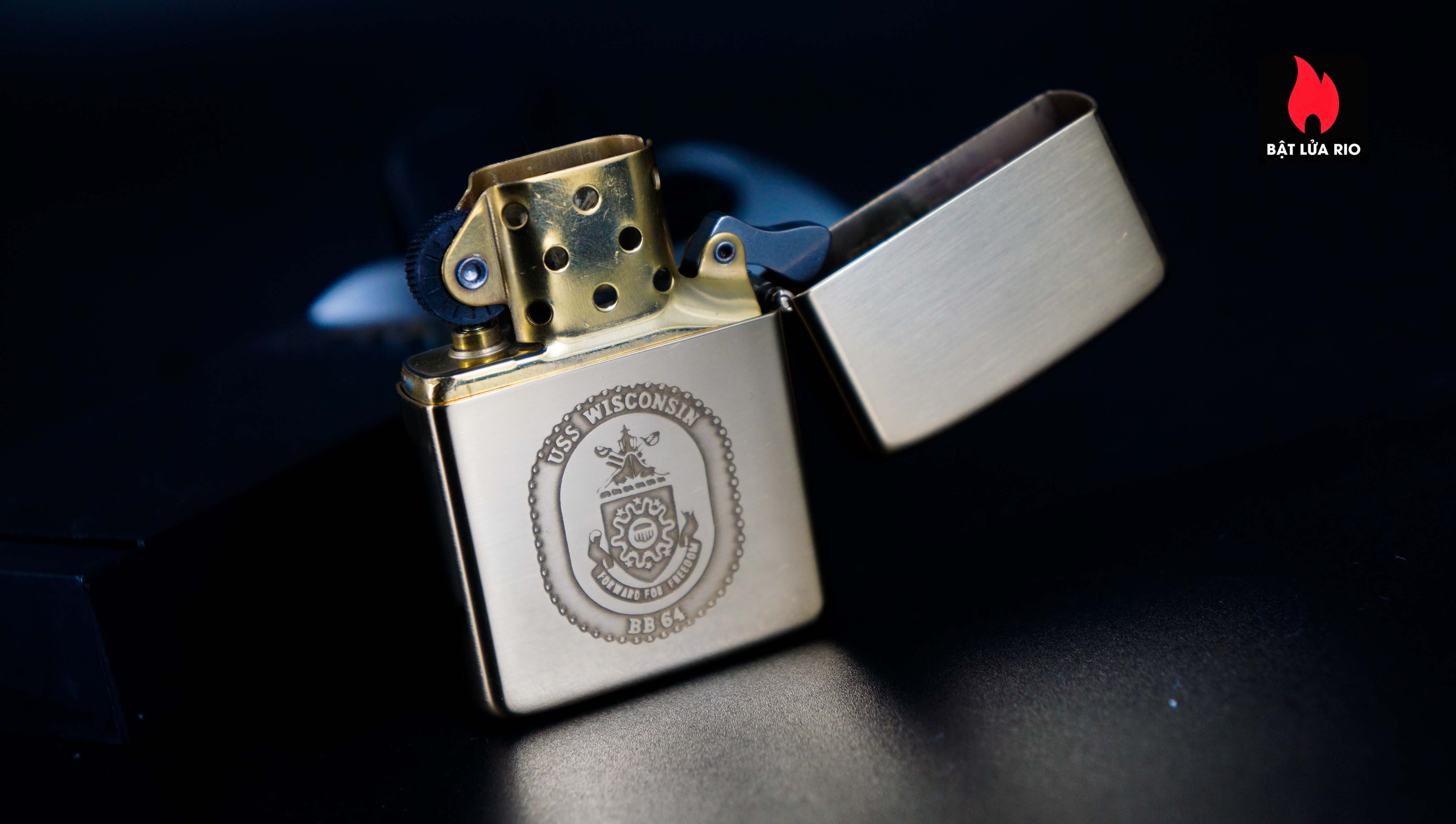 Zippo Chu Niên 1932-1988 – Re-Commissioned 1988 – USS Wisconsin BB-64 40 Zippo Chu Niên 1932-1988 – Re-Commissioned 1988 – USS Wisconsin BB-64 11