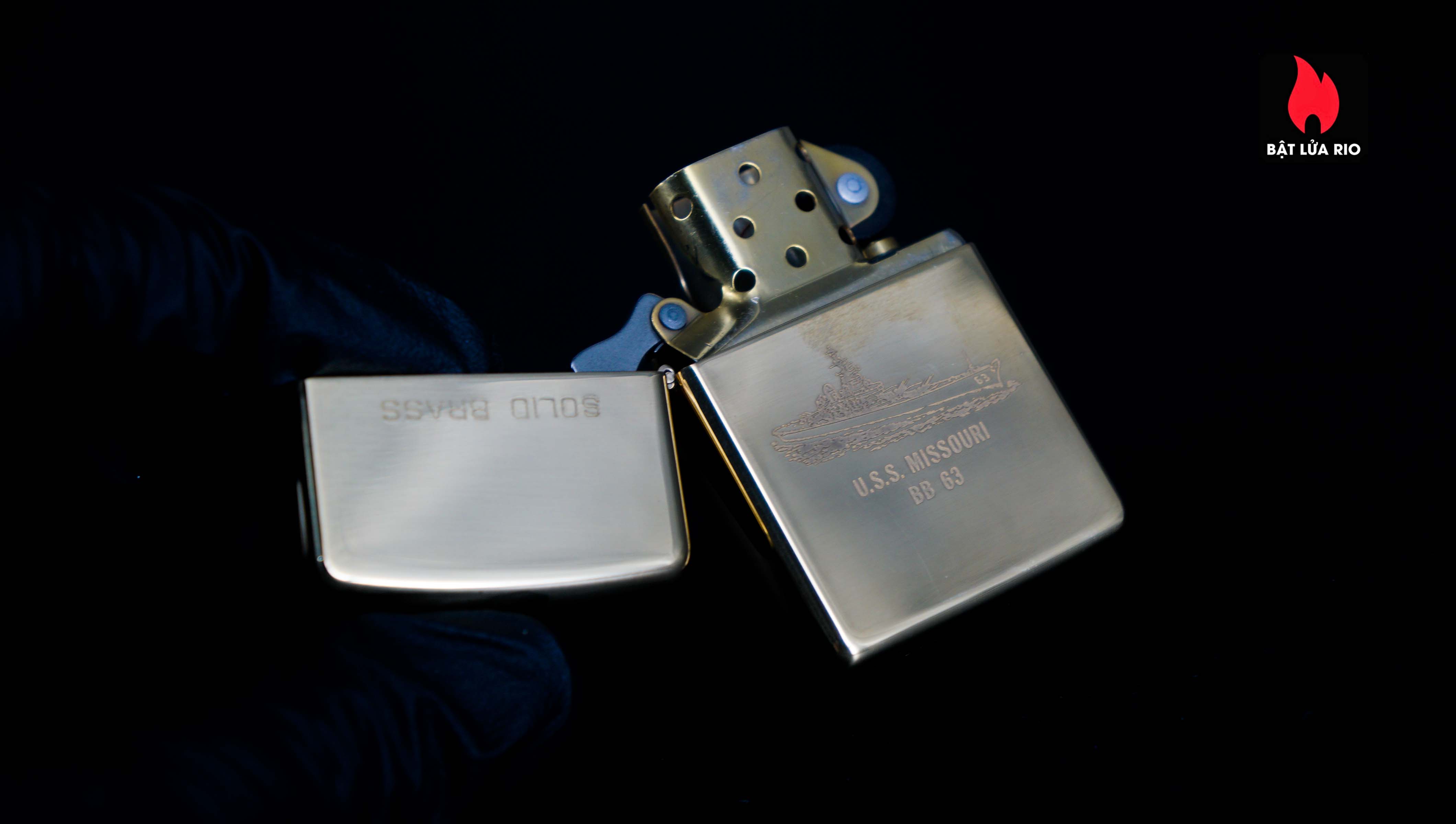 Zippo Chu Niên 1932-1990 – USS Missouri BB-63 – Big Mo 9