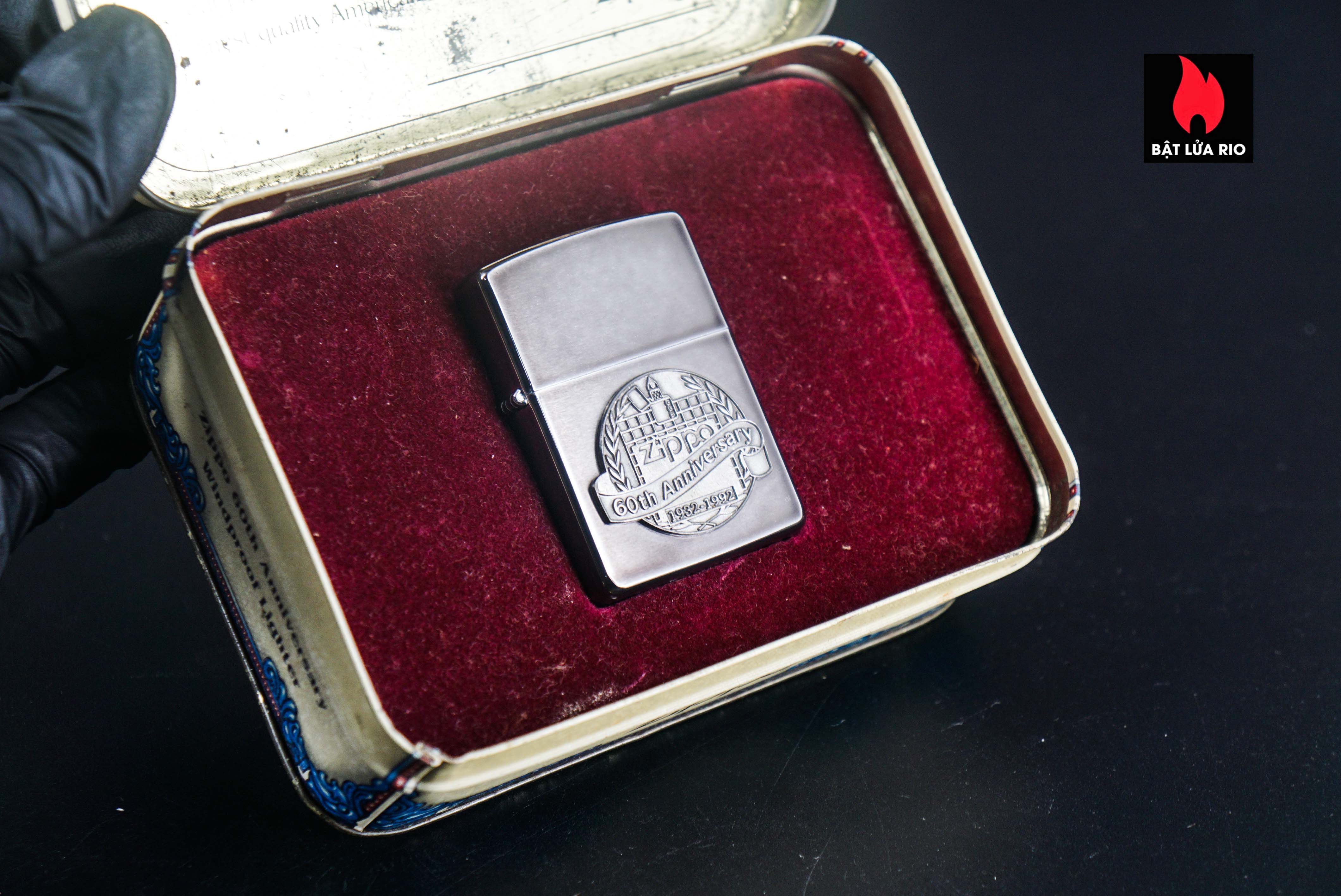Zippo Chu niên 1932 -1992 – Midnight – 60th Anniversary Limited Edition 45 Zippo Chu niên 1932 -1992 – Midnight – 60th Anniversary Limited Edition 17