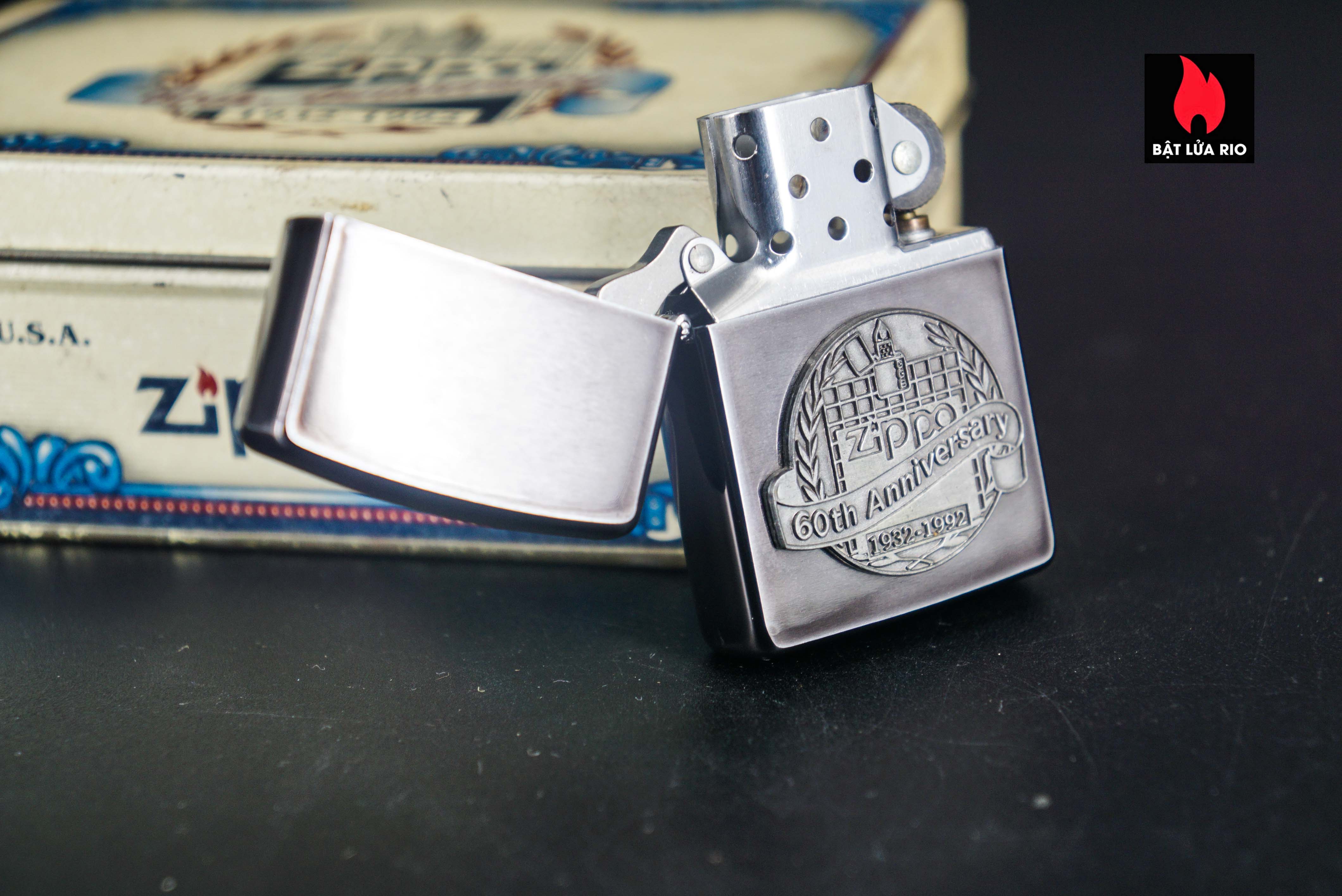 Zippo Chu niên 1932 -1992 – Midnight – 60th Anniversary Limited Edition 61 Zippo Chu niên 1932 -1992 – Midnight – 60th Anniversary Limited Edition 2
