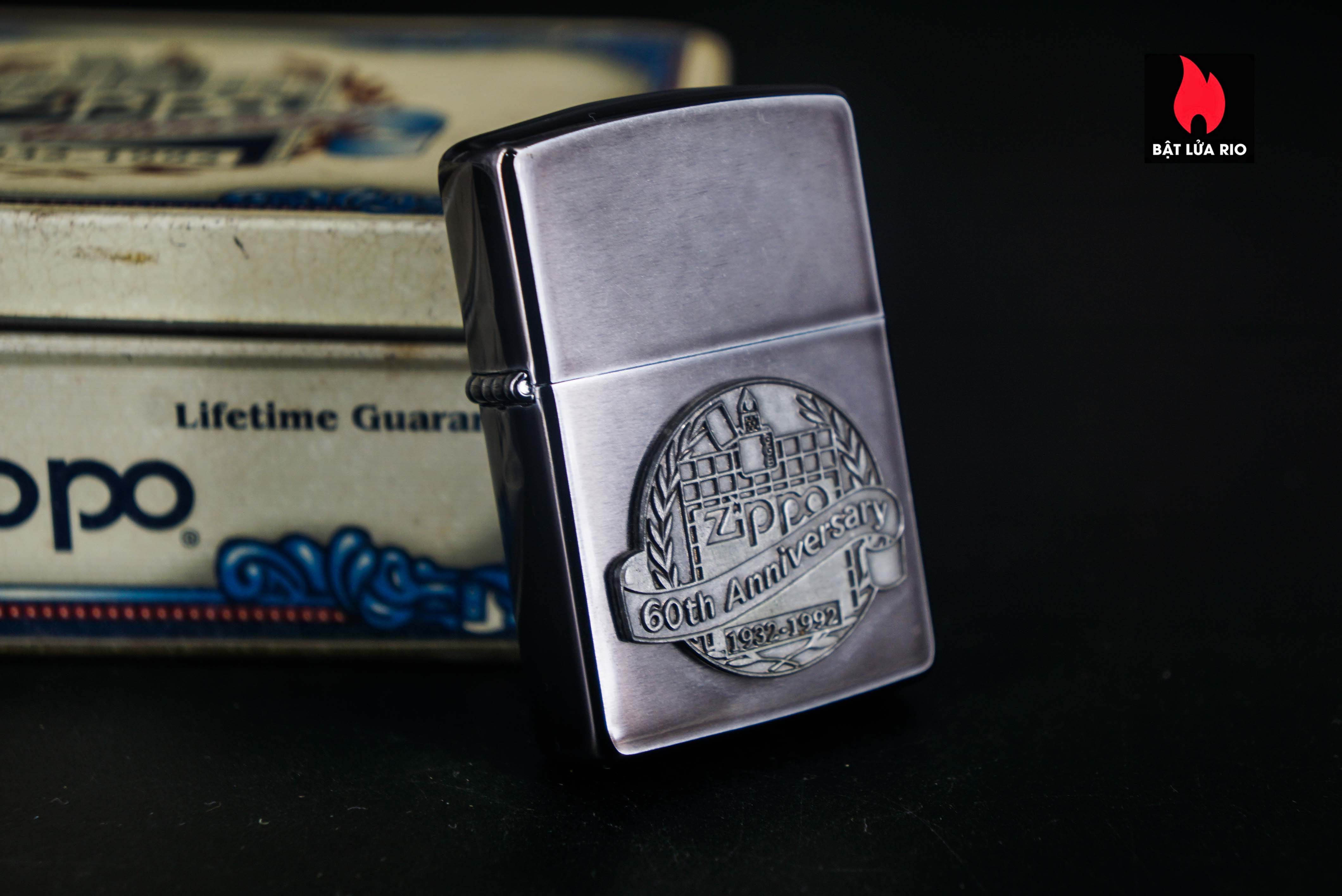 Zippo Chu niên 1932 -1992 – Midnight – 60th Anniversary Limited Edition 60 Zippo Chu niên 1932 -1992 – Midnight – 60th Anniversary Limited Edition 3